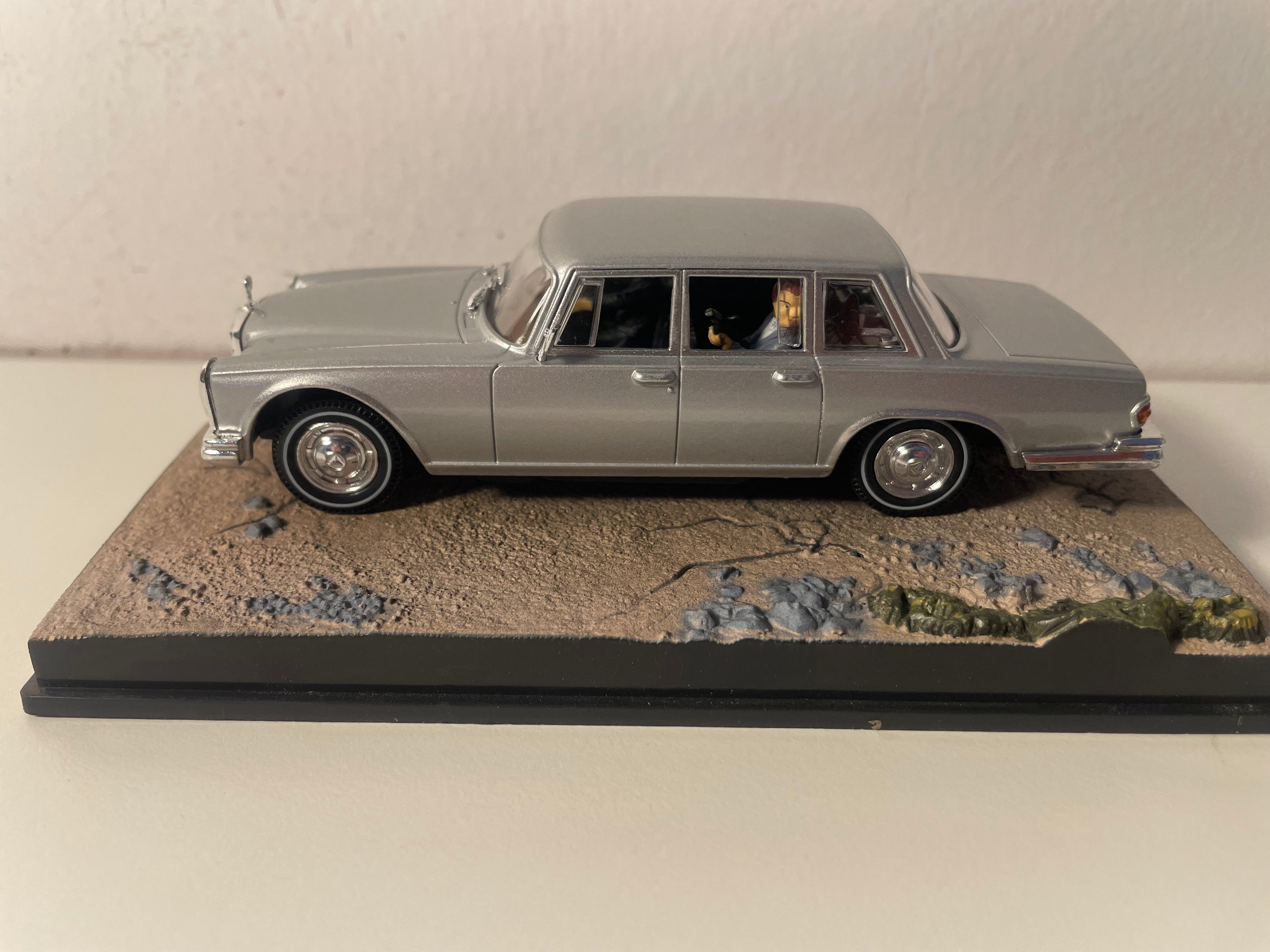 Mercedes 600 gris - JAMES BOND - AM LÉIF SIHERHEIT SENGER HÉI (On Her Majesty's Secret Service)