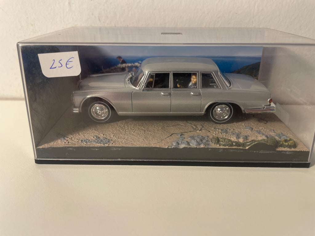 Mercedes 600 grijs - JAMES BOND - IN DIENST VAN HAAR MAJESTE