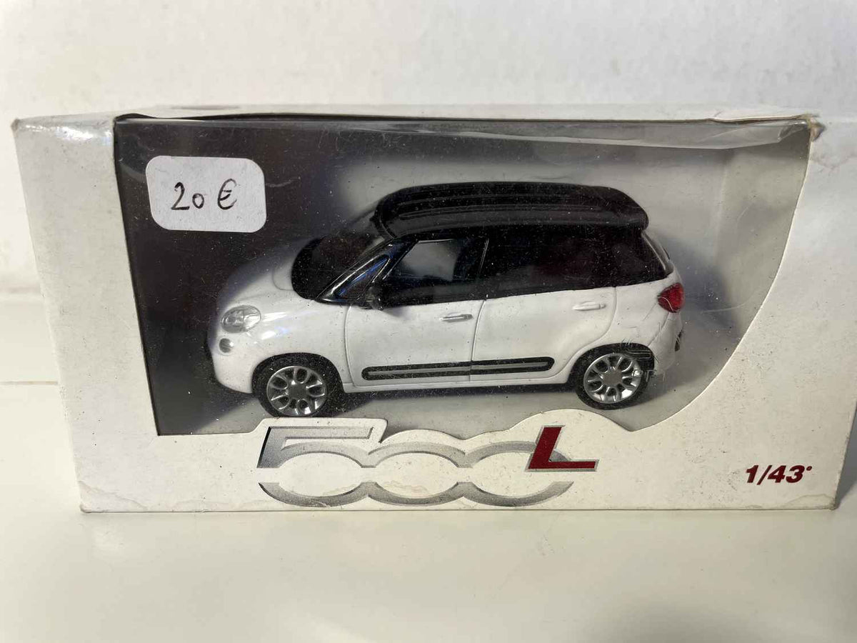 Fiat 500L blanca y techo negro