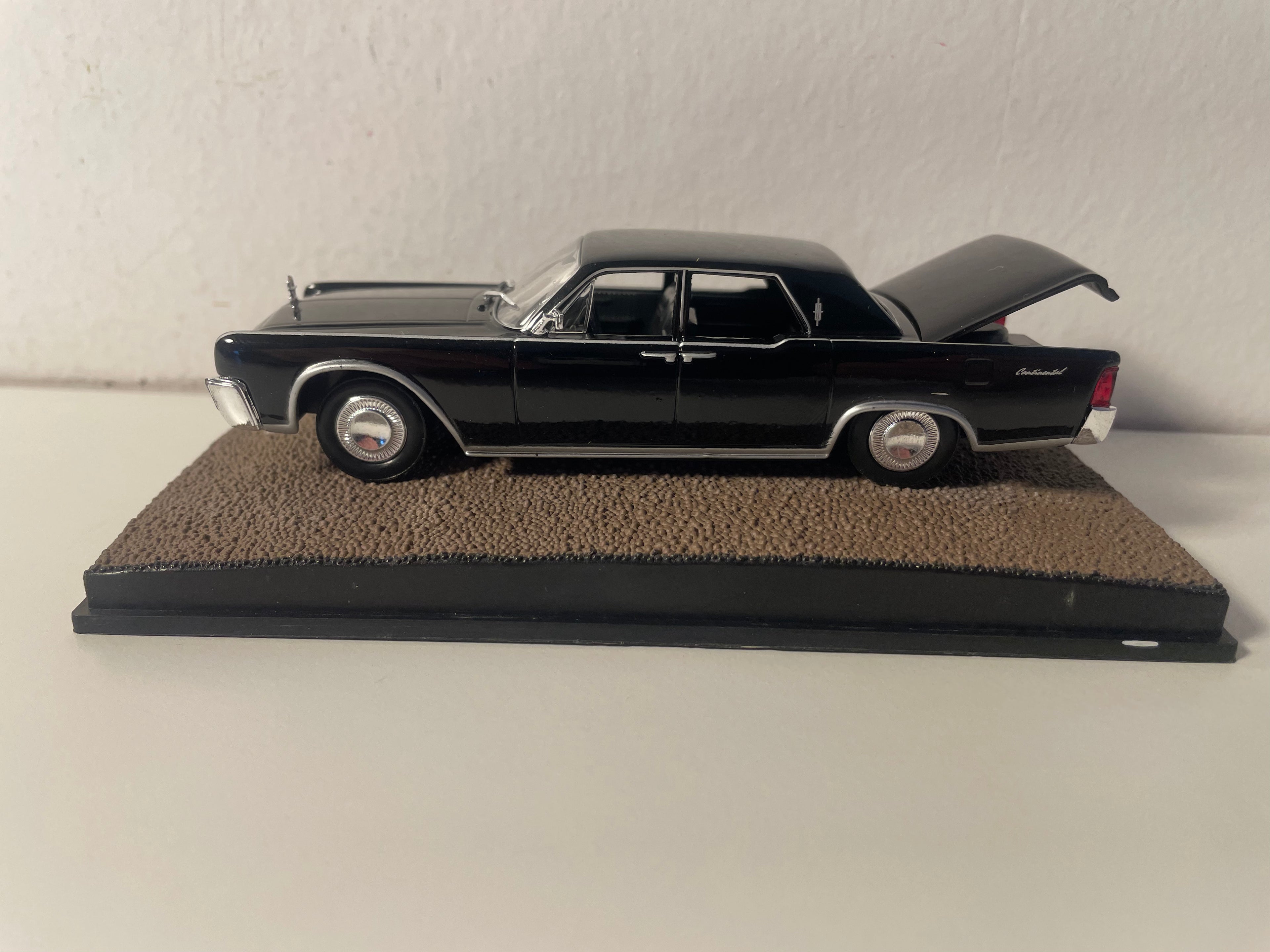 Lincoln Continental Schwarz - JAMES BOND - GOLDFINGER