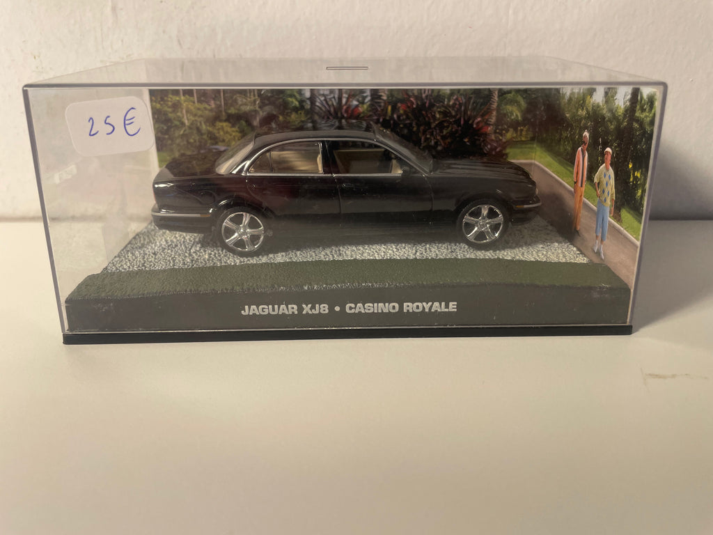 Jaguar XJ8 noire - JAMES BOND - CASINO ROYALE