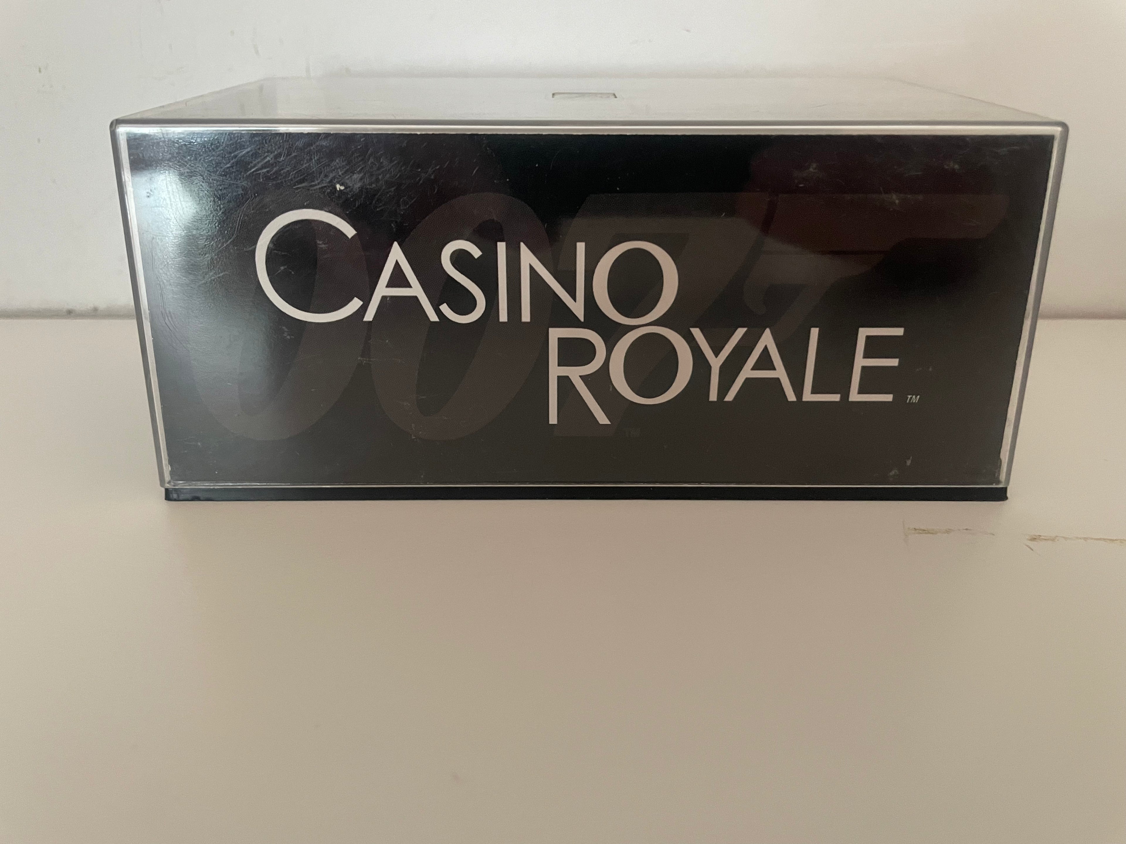 Jaguar XJ8 noire - JAMES BOND - CASINO ROYALE