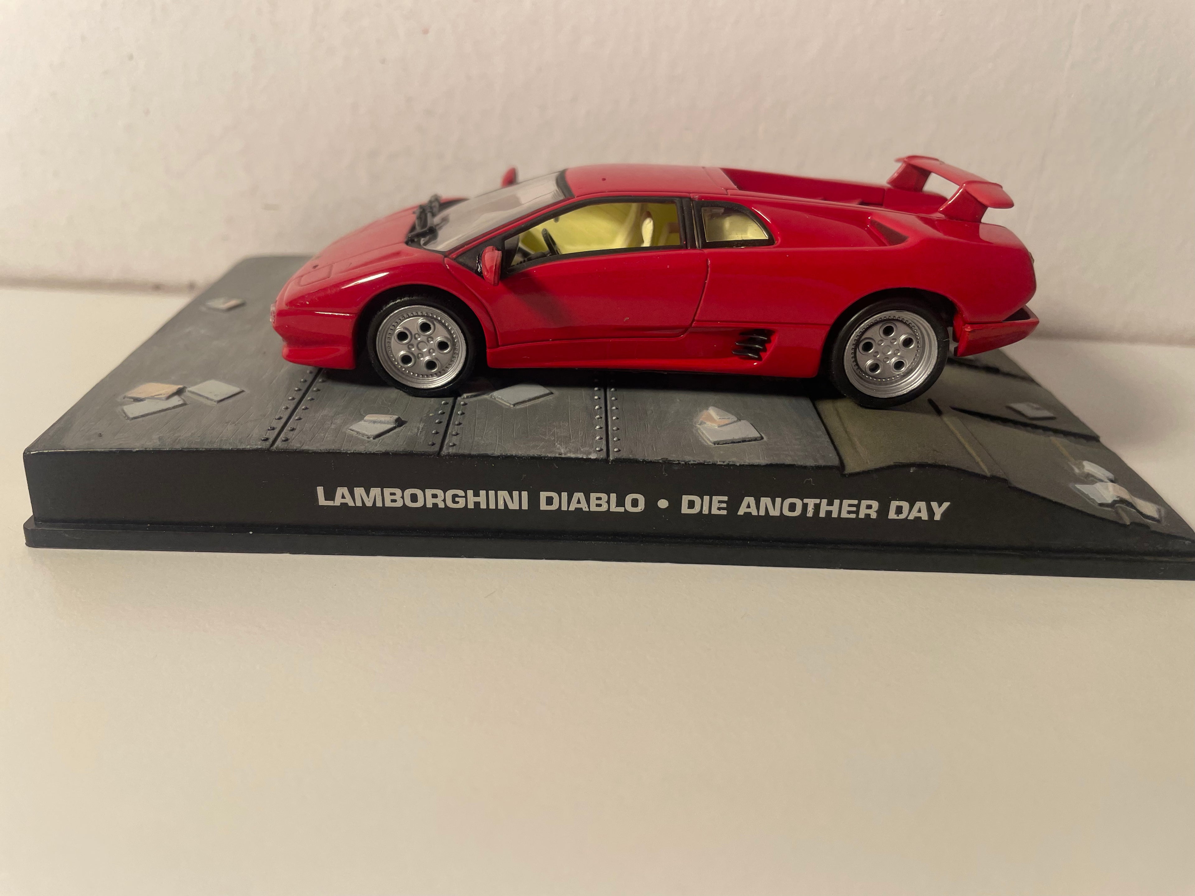Lamborghini Diablo red - JAMES BOND - DIE ANOTHER DAY