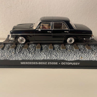 Mercedes -Benz 250se - James Bond - Octopussy