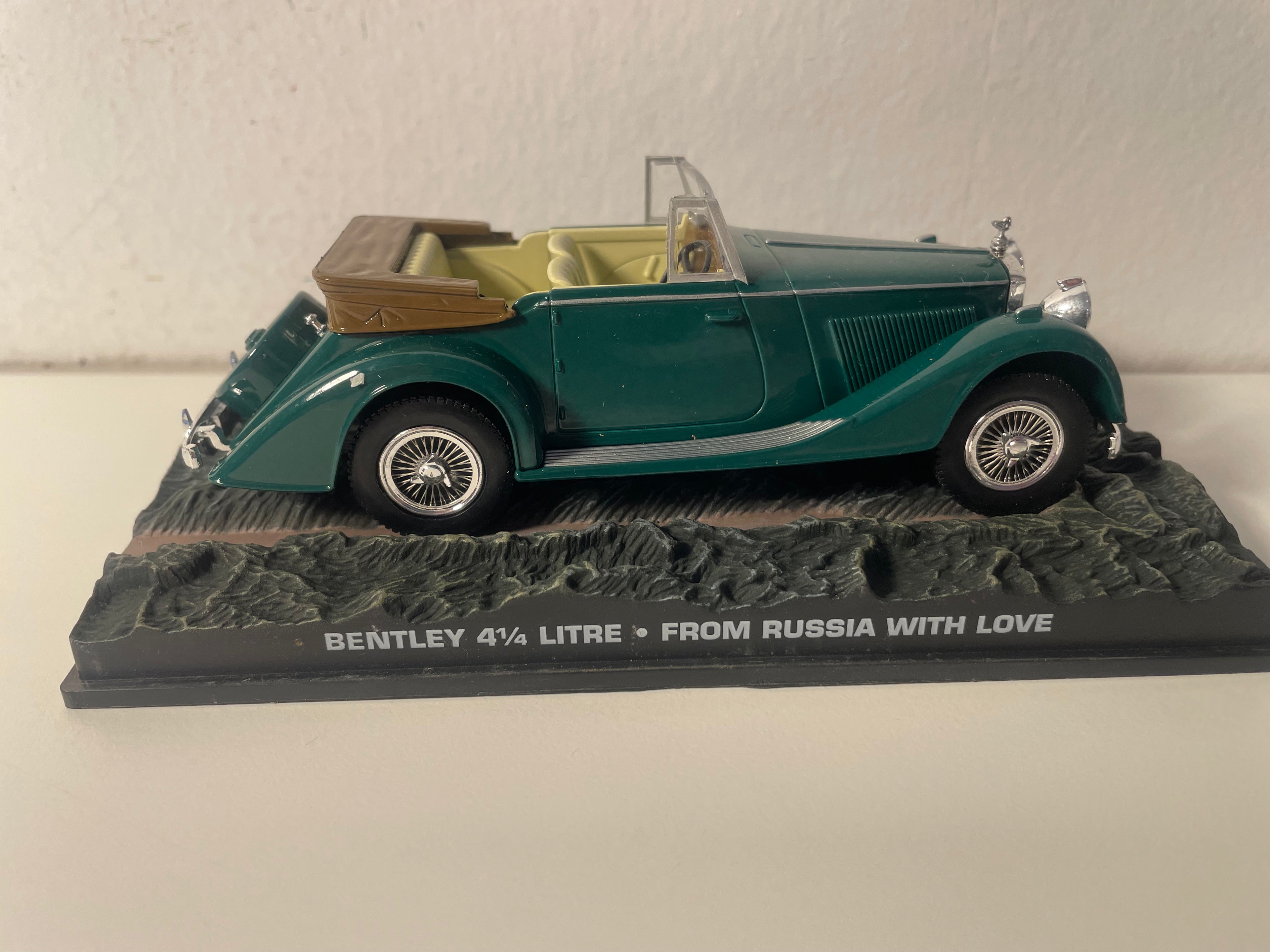 Bentley 4 1/4 litre verte - JAMES BOND - BONS BAISERS DE RUSSIE (From Russia with love)