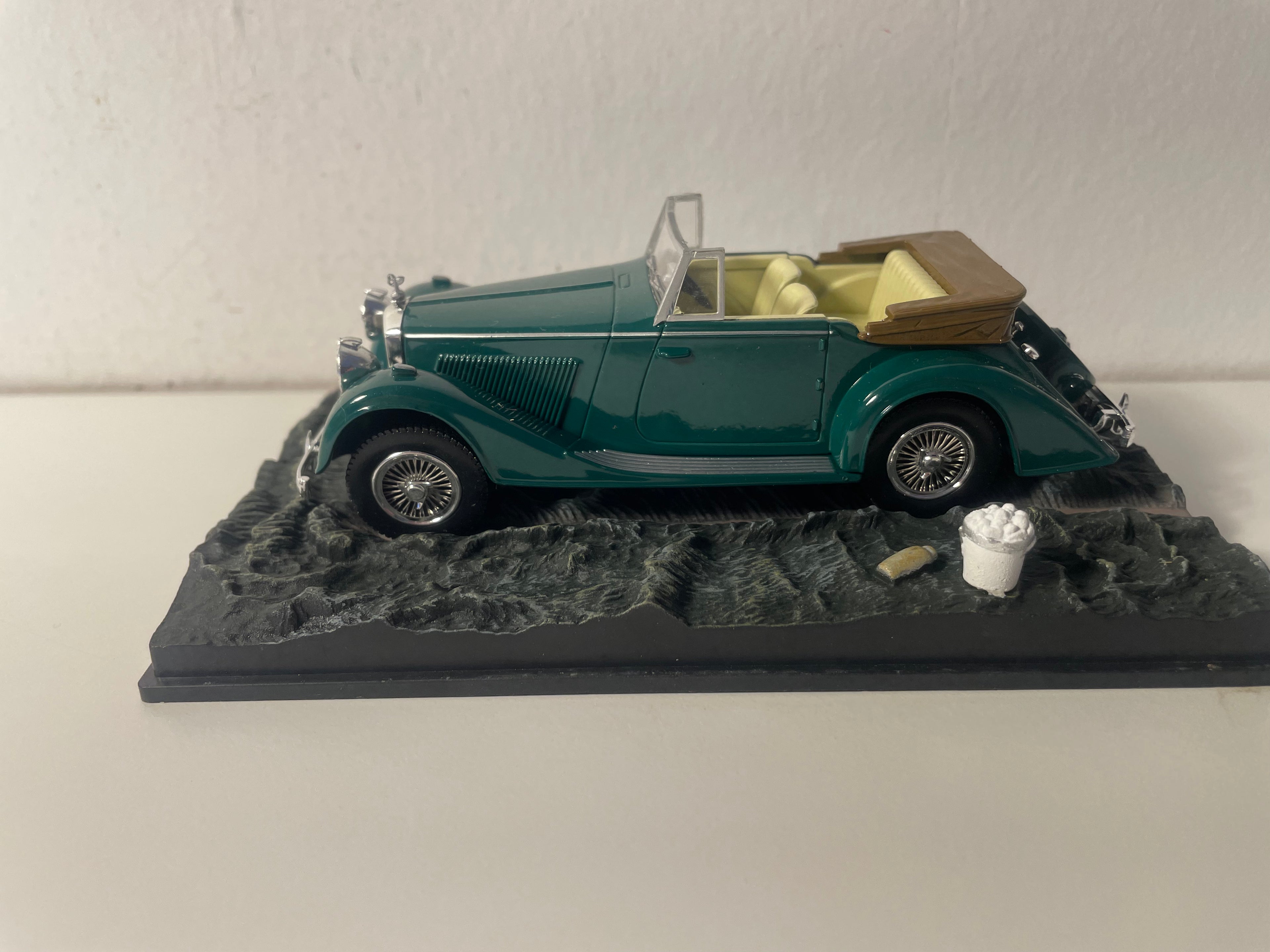 Bentley 4 1/4 litre verte - JAMES BOND - BONS BAISERS DE RUSSIE (From Russia with love)