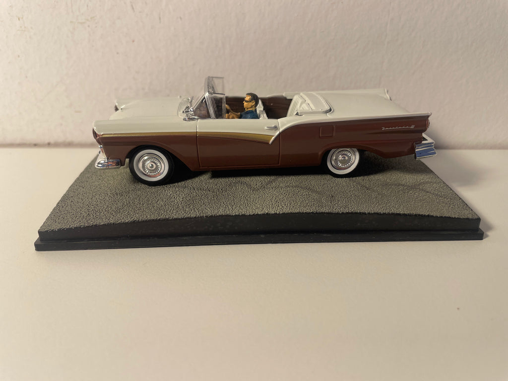 Ford Fairlane marron et beige - JAMES BOND - MEURS UN AUTRE JOUR (Die another day)