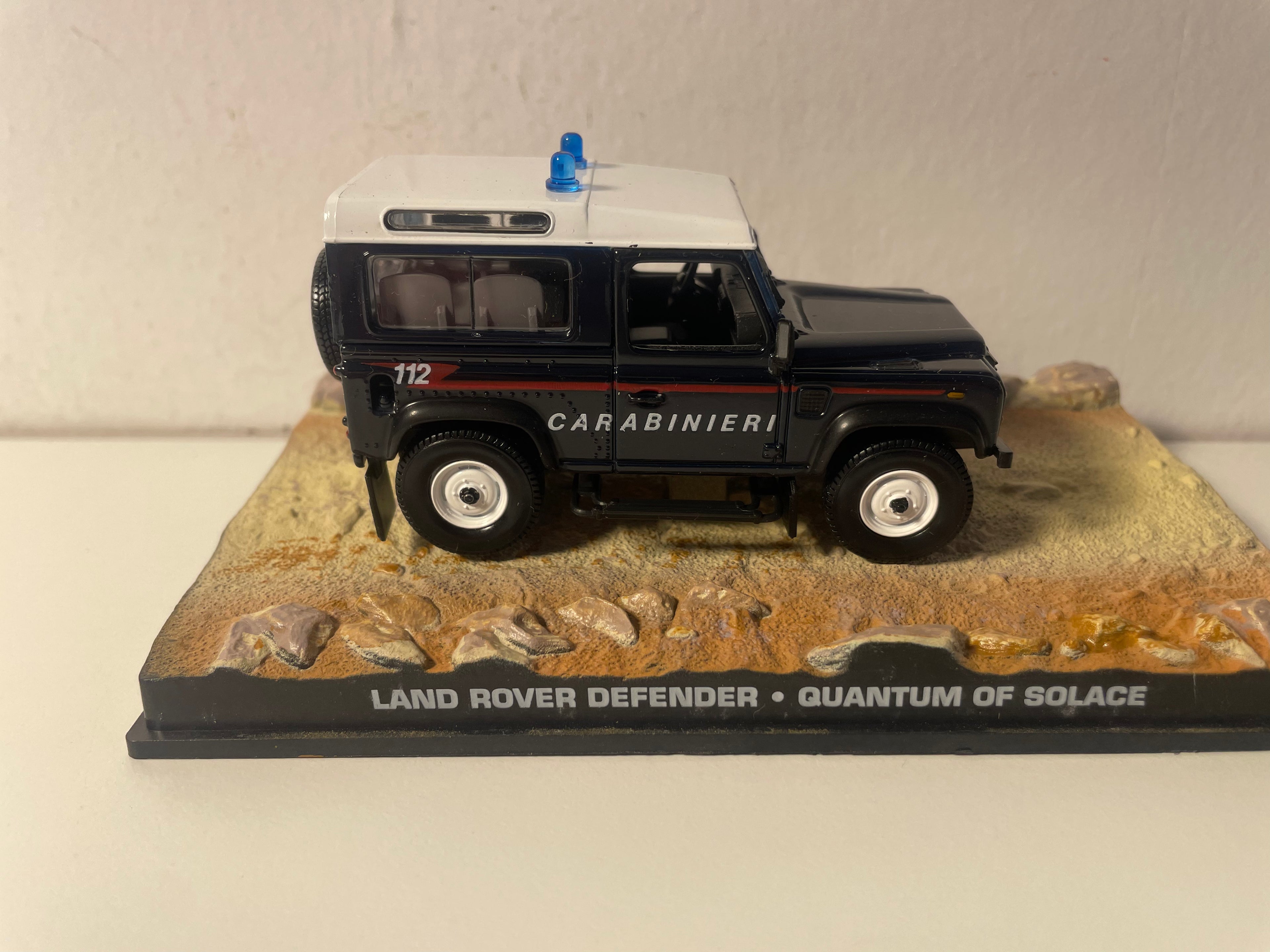 Land Rover Defender negro (Carabinieri) - JAMES BOND - QUANTUM OF SOLACE