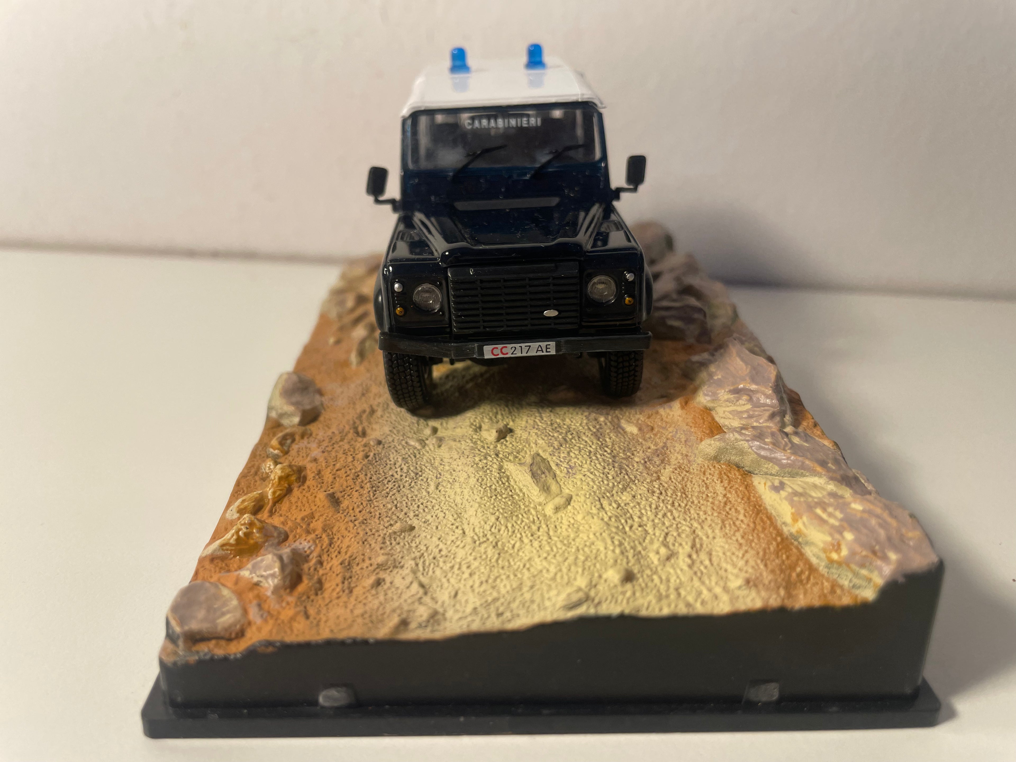 Land Rover Defender negro (Carabinieri) - JAMES BOND - QUANTUM OF SOLACE