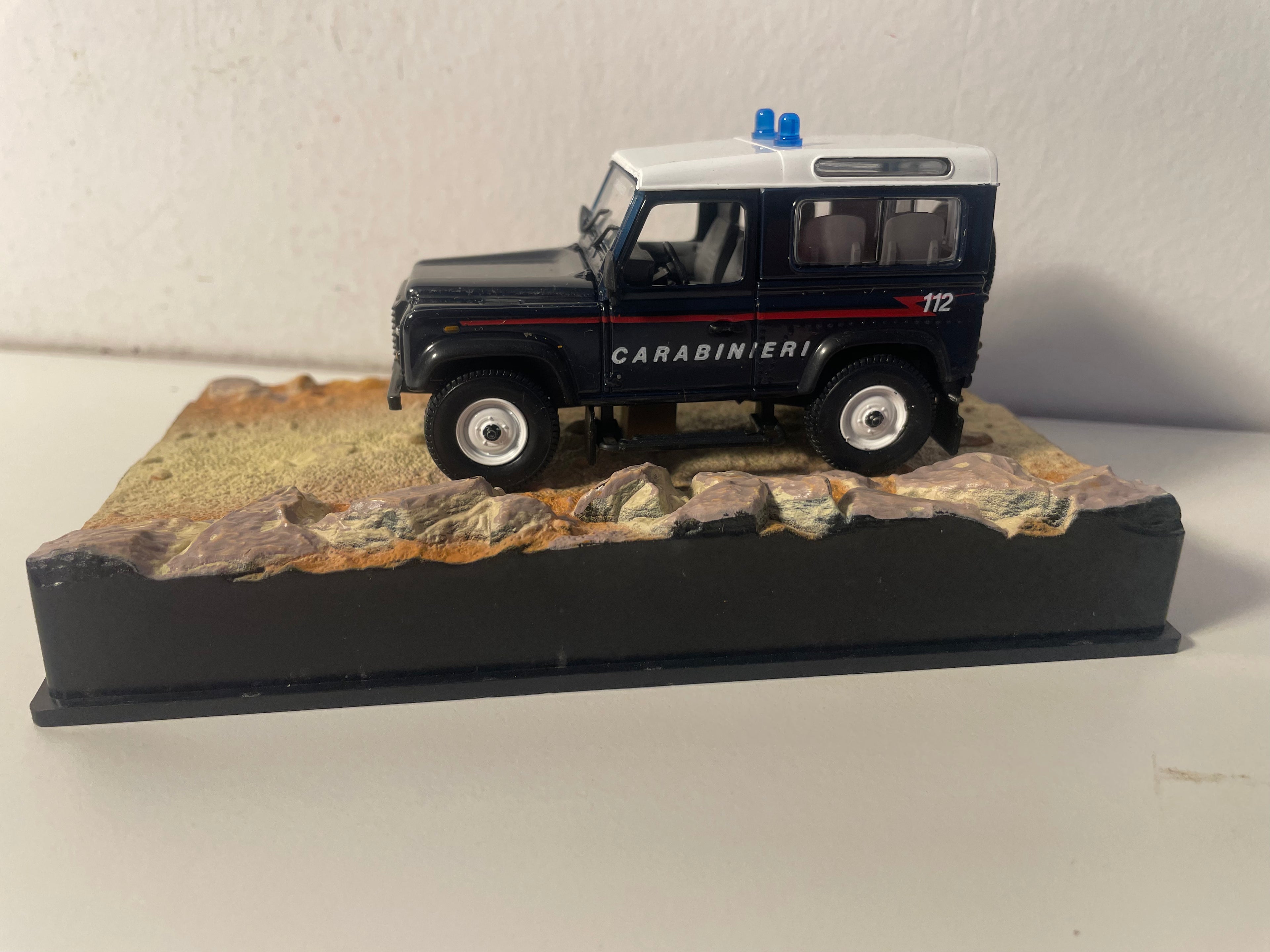 Land Rover Defender negro (Carabinieri) - JAMES BOND - QUANTUM OF SOLACE
