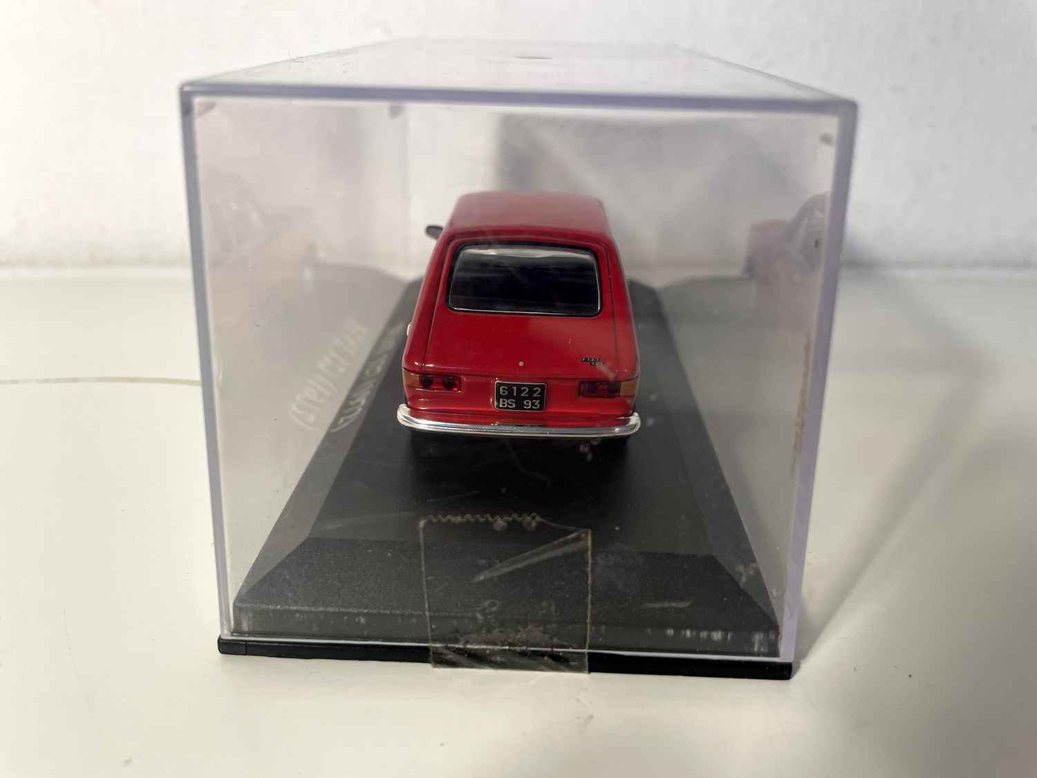 Fiat 127 czerwony z 1972 roku