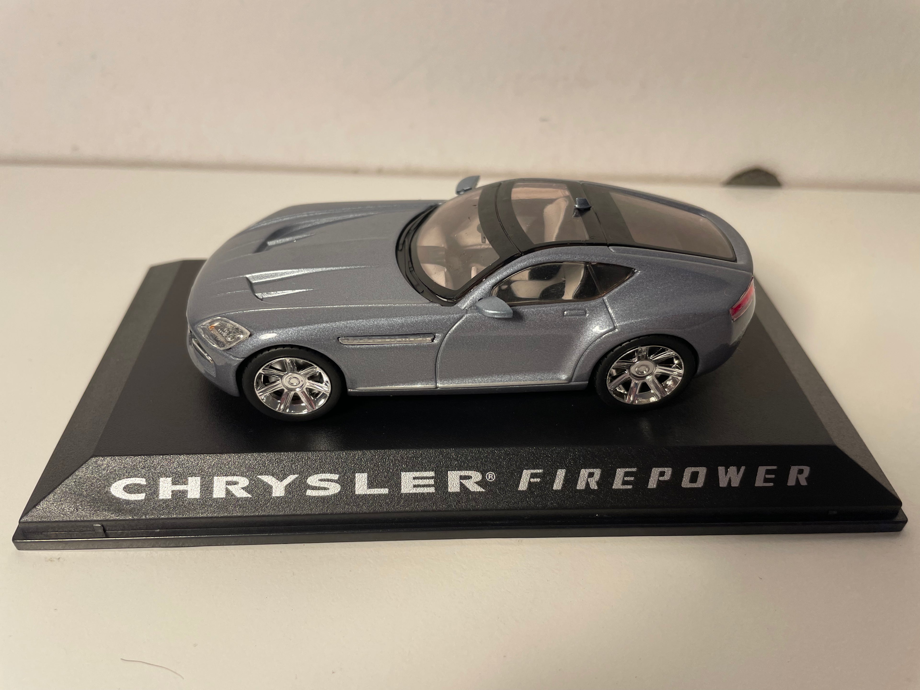 Chrysler Firepower bleue grisée? (voiture américaine)