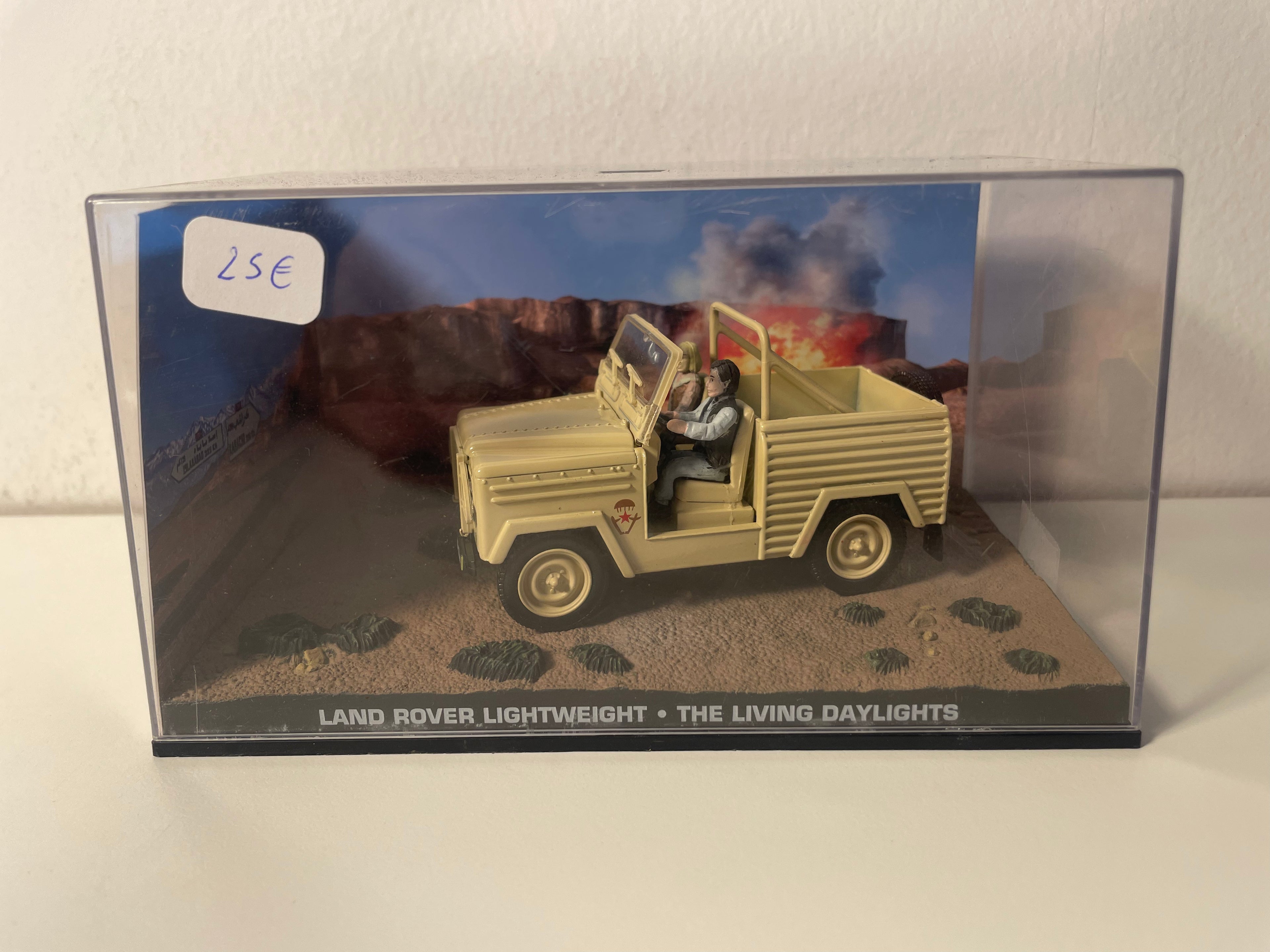 Land Rover Lightweight marrón - JAMES BOND - MATAR NO ES JUGAR (The Living Daylights)