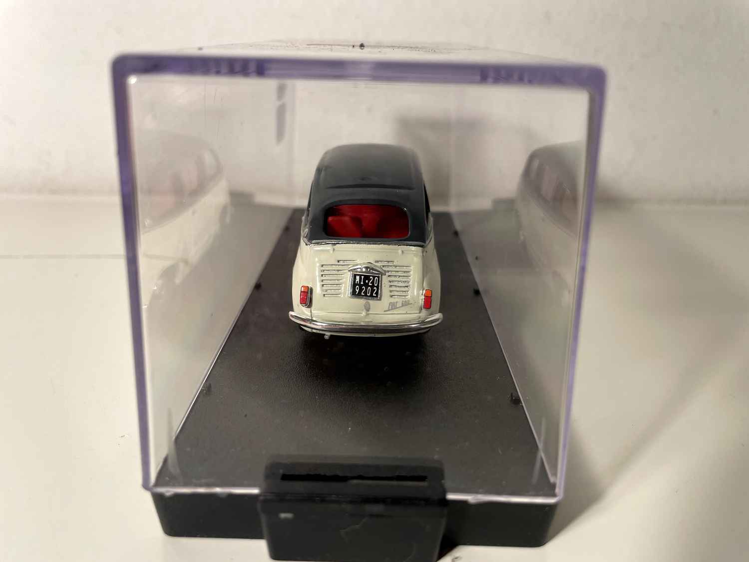 Fiat 600 Multipla biały z szarym dachem produkcji GIOCHER