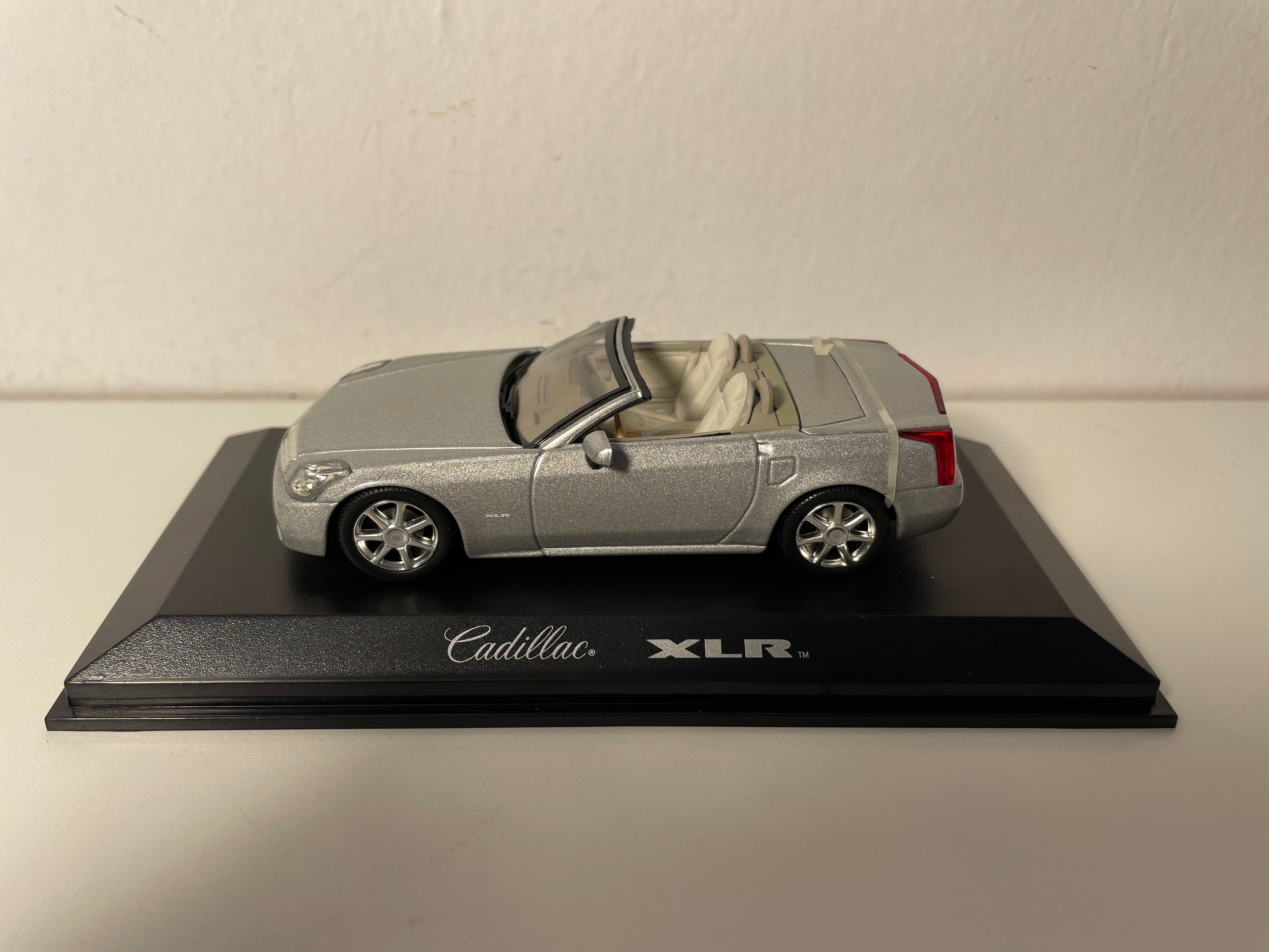 Cadillac XLR gris - NOREV