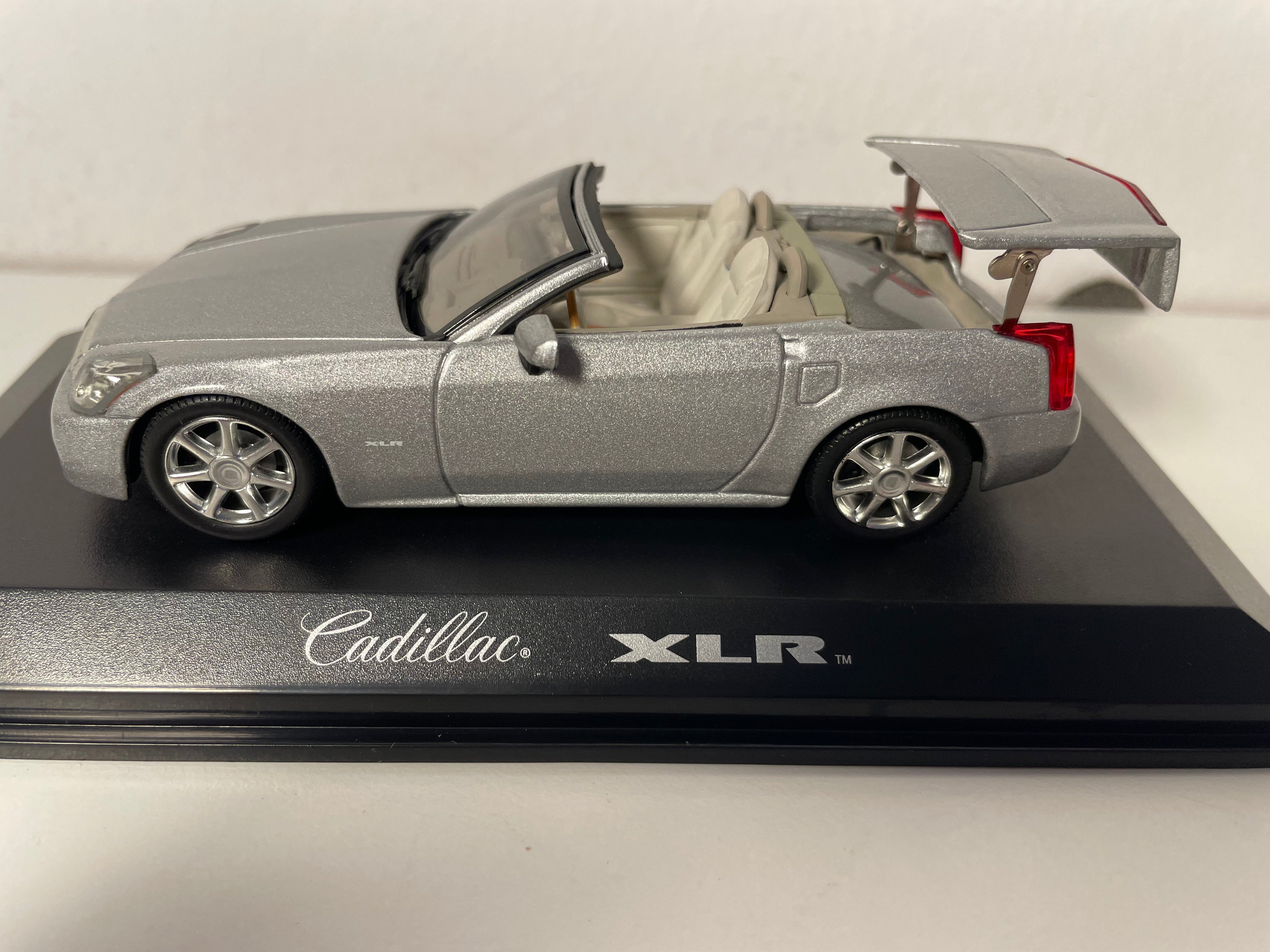 Cadillac XLR gris - NOREV