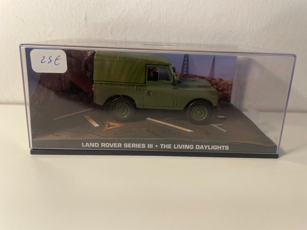 Land Rover Series III vert Kaki - JAMES BOND - TUER N'EST PAS JOUER (The living daylights) - MANQUE UN RETRO