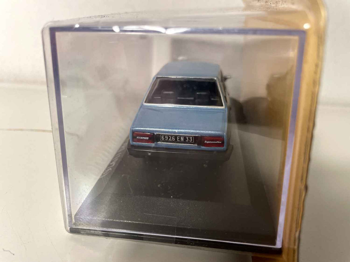 Fiat 131 Mirafiori niebieski z 1976 roku
