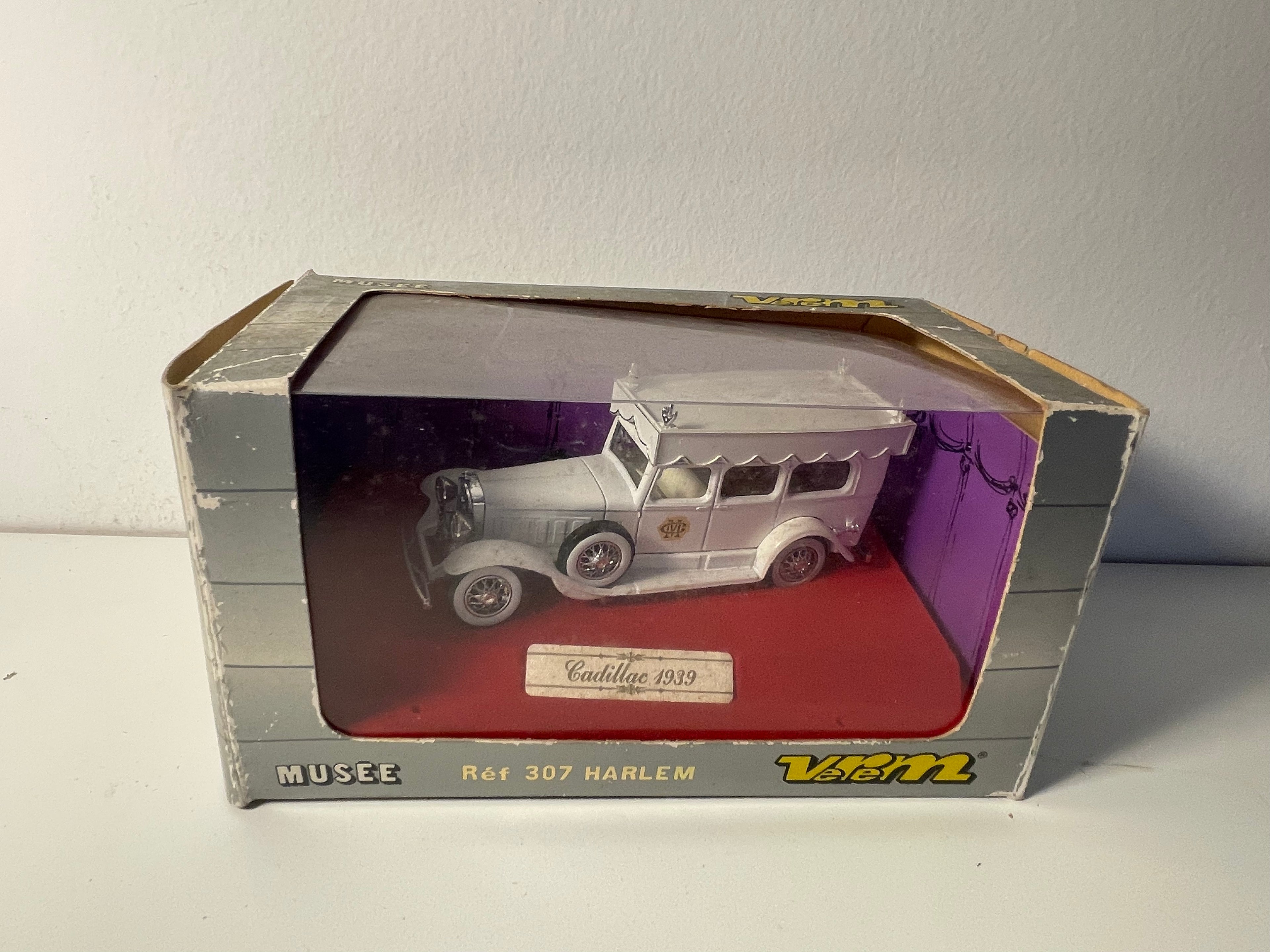 Cadillac fúnebre blanco de 1939 - VEREM