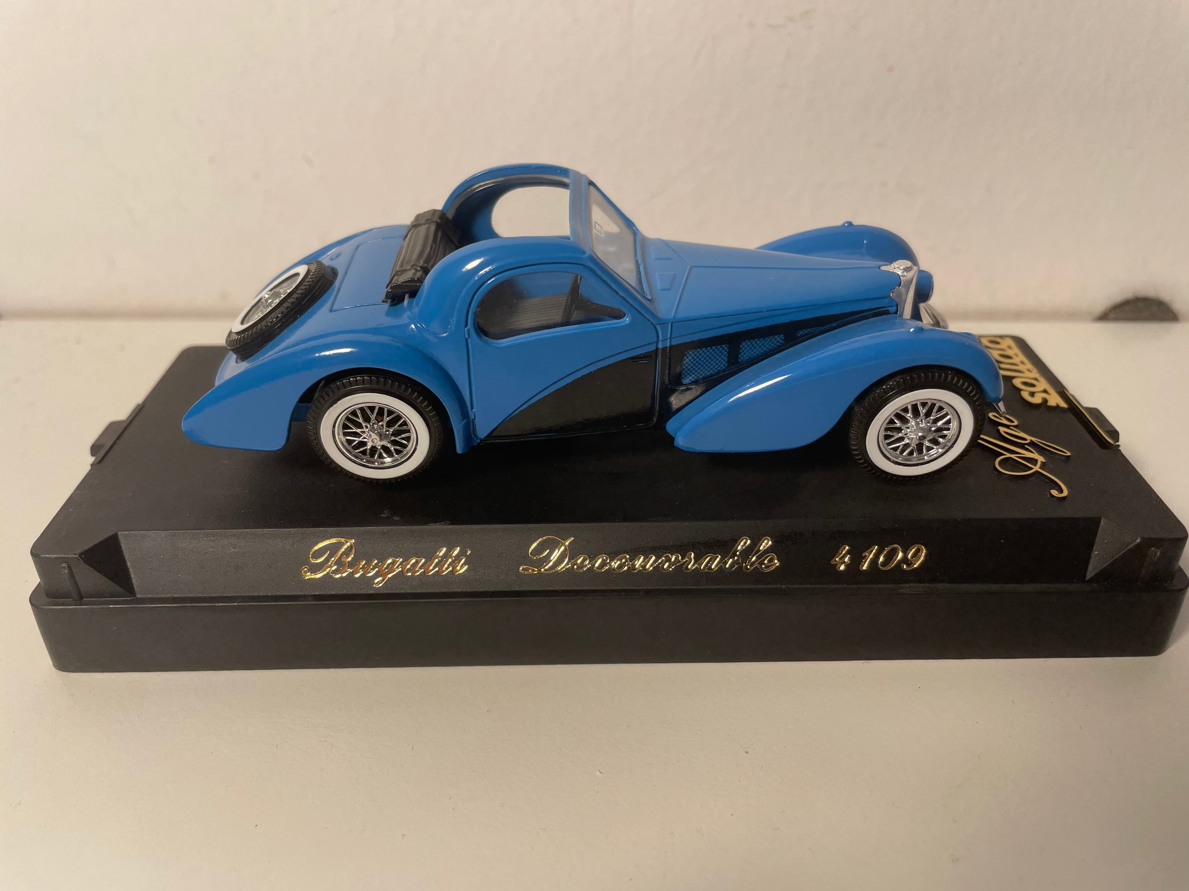 Bugatti découvrable bleue - Solido référence 4109