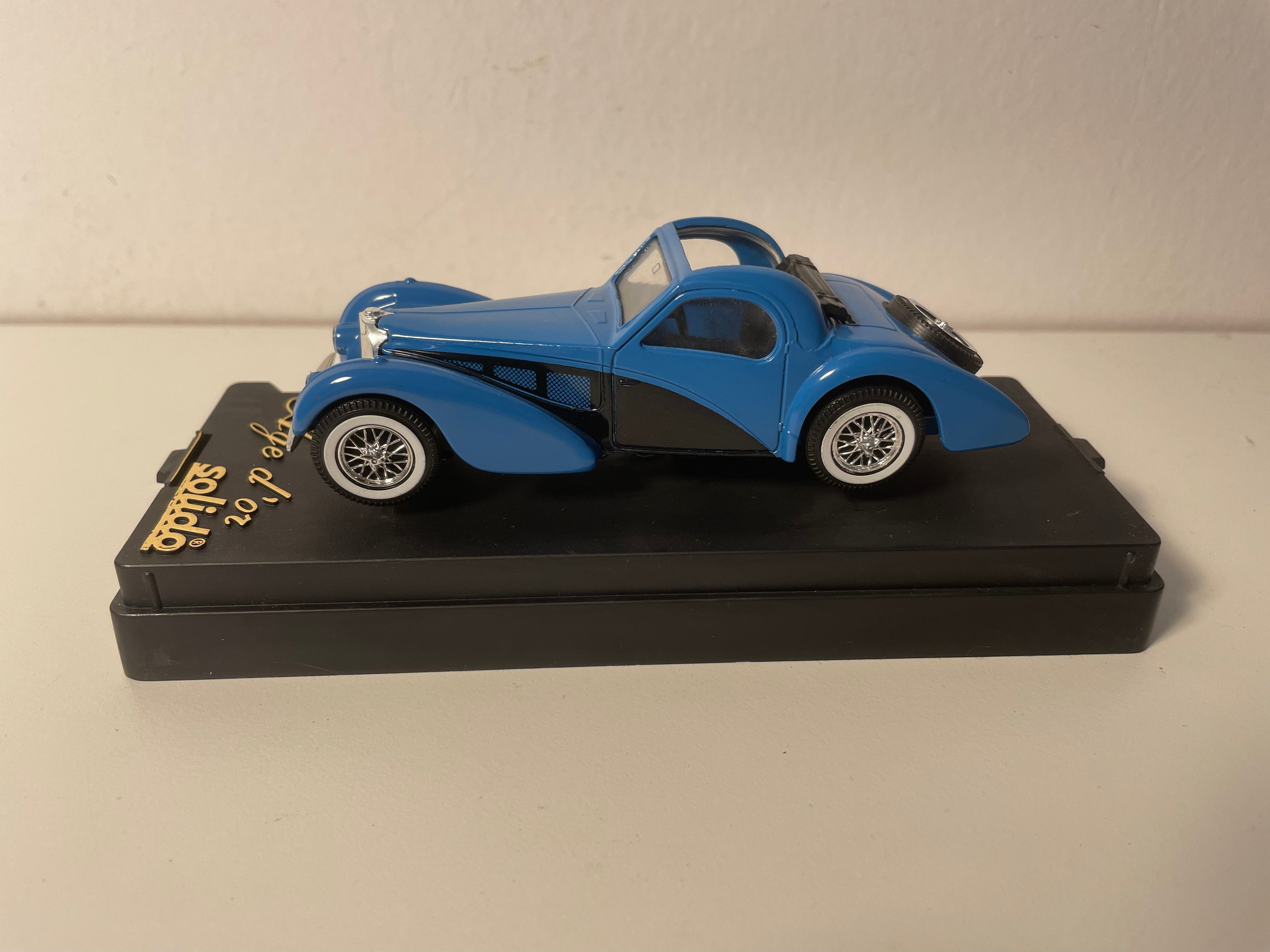 Bugatti découvrable bleue - Solido référence 4109