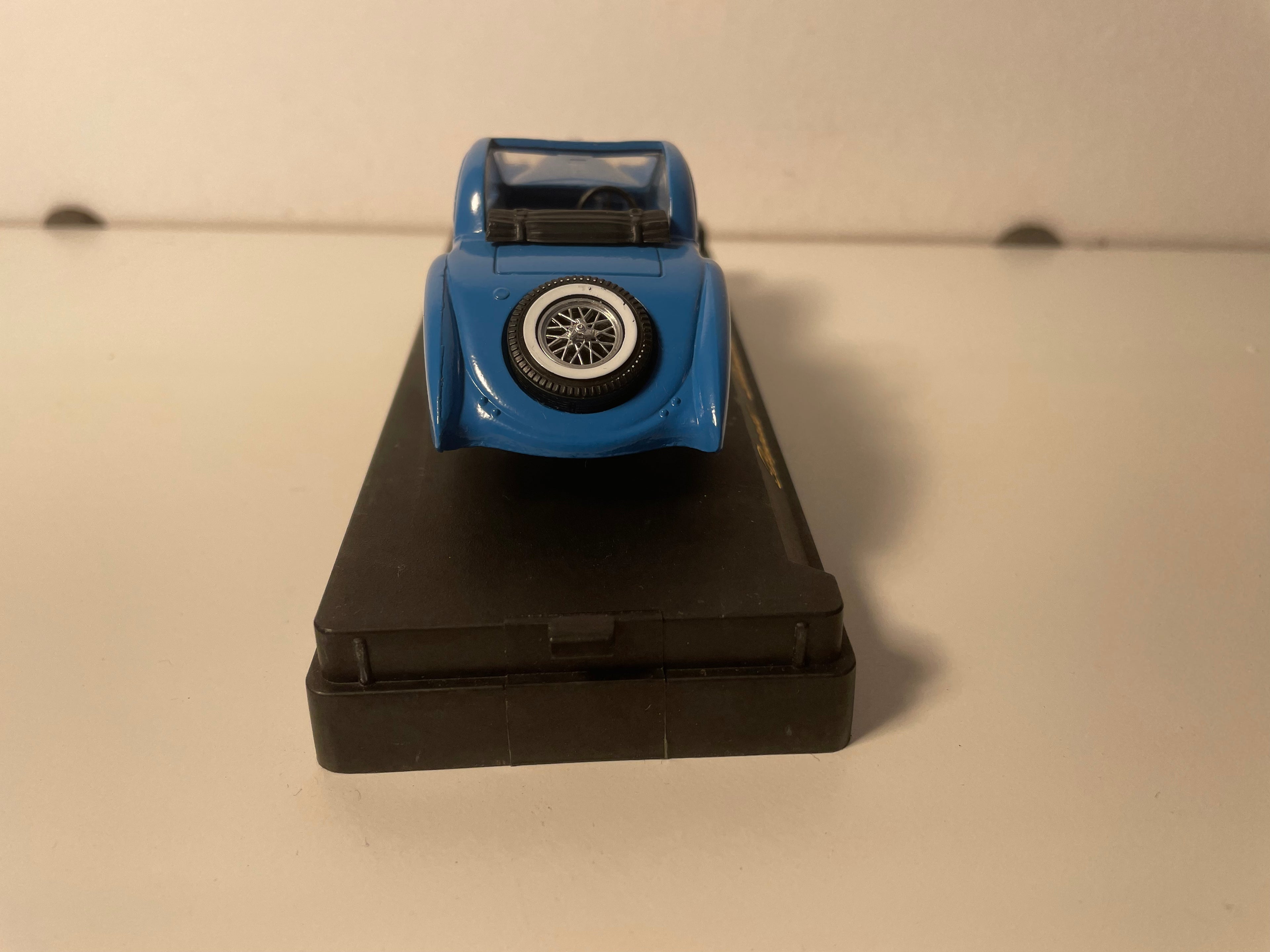 Bugatti découvrable bleue - Solido référence 4109