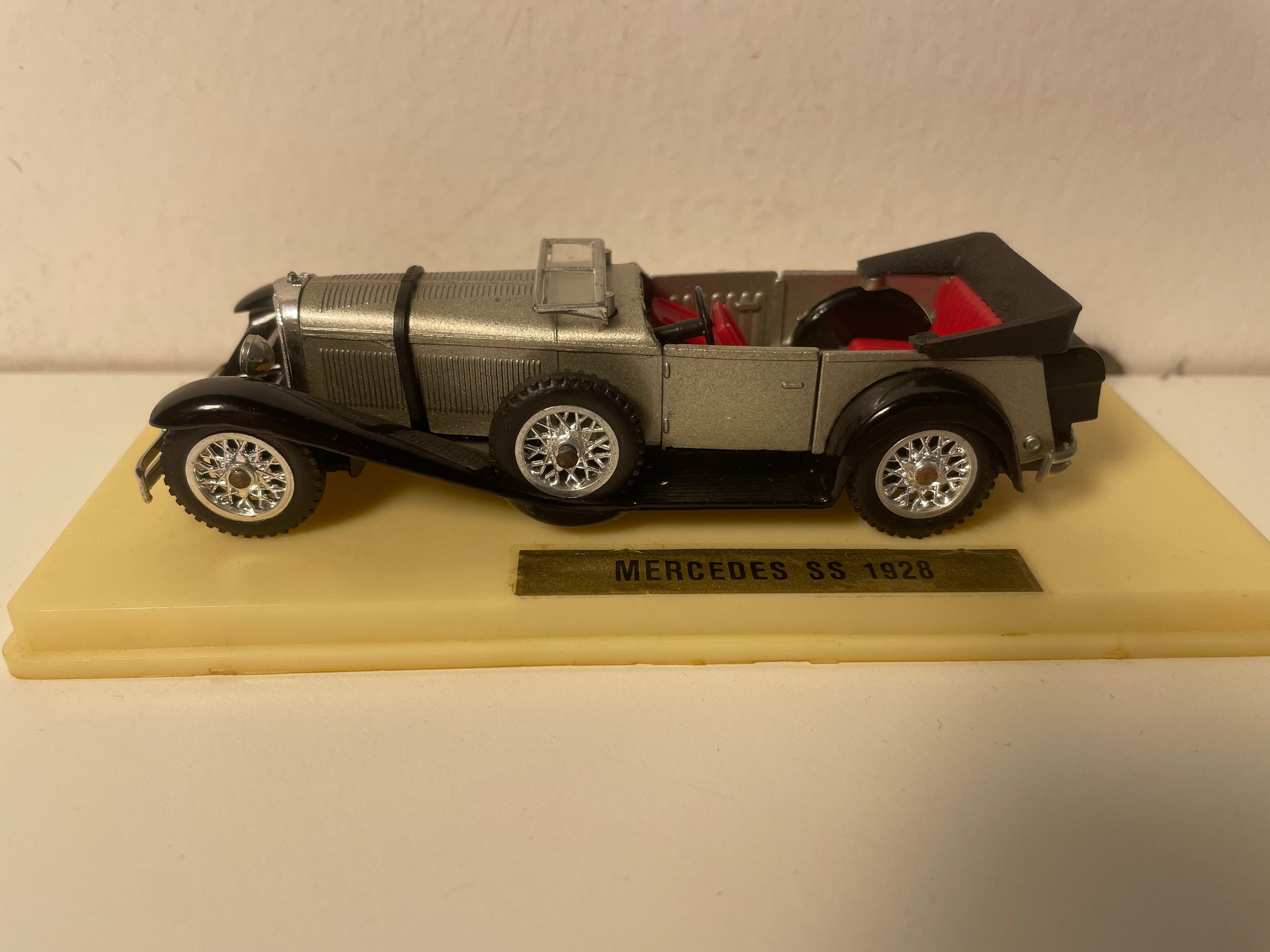 Mercedes SS grigia e nera del 1928 - Solido