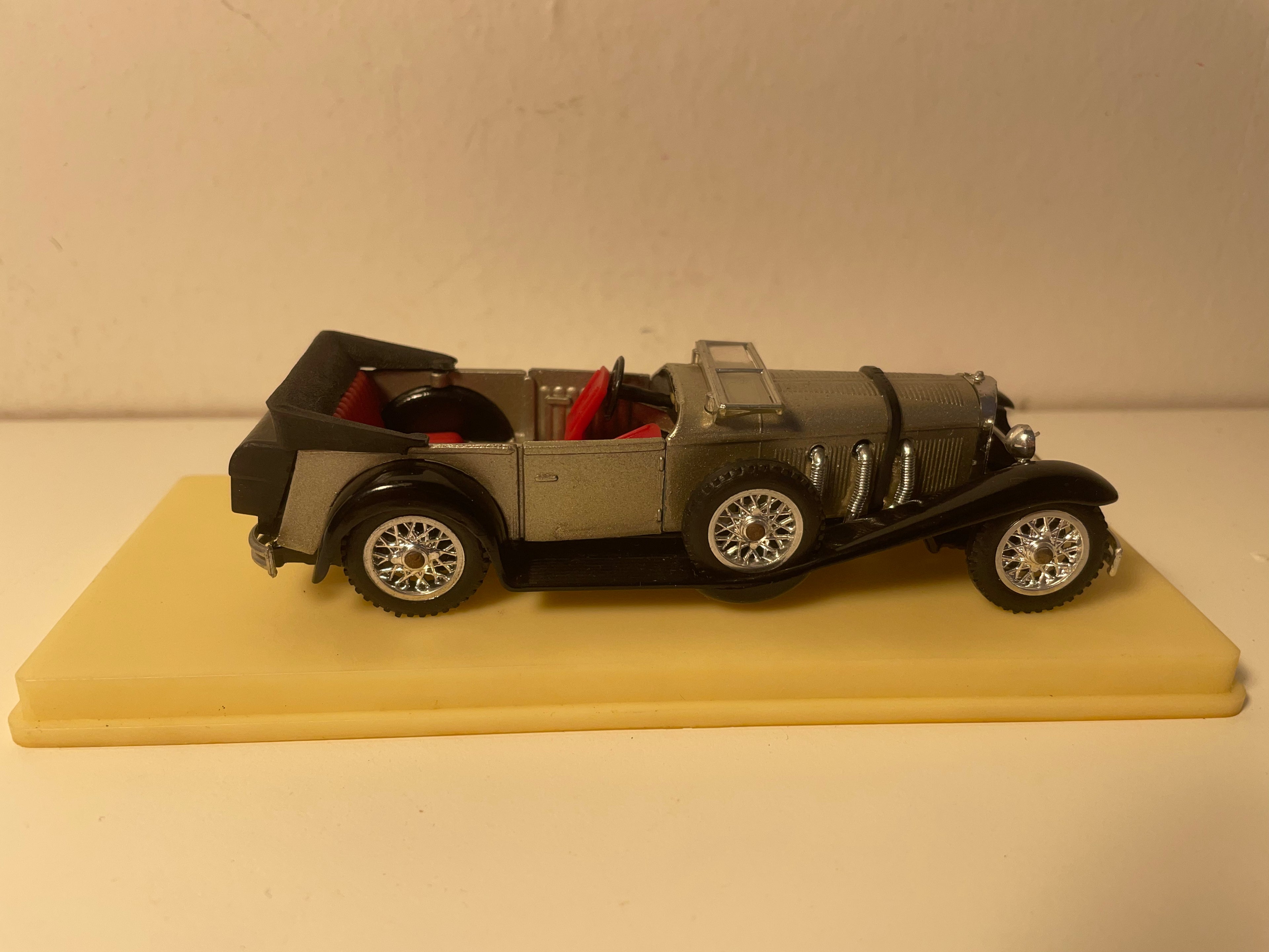 Mercedes SS grigia e nera del 1928 - Solido