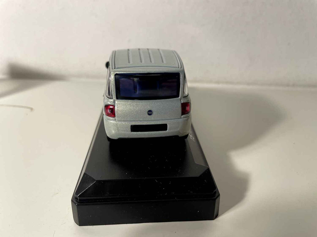 Fiat Multipla bleu grisé de 2004 - Solido référence 15106