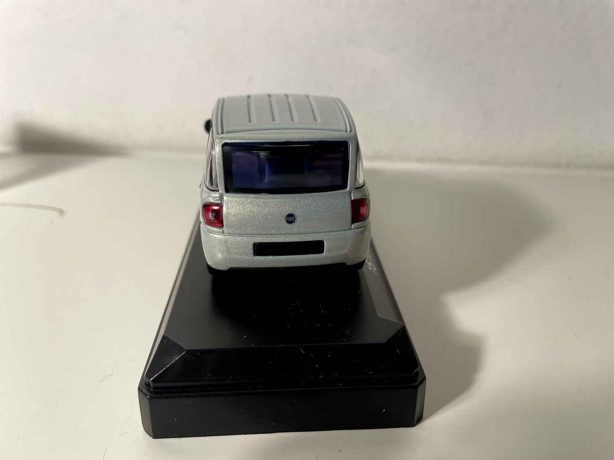 Fiat Multipla bleu grisé de 2004 - Solido référence 15106