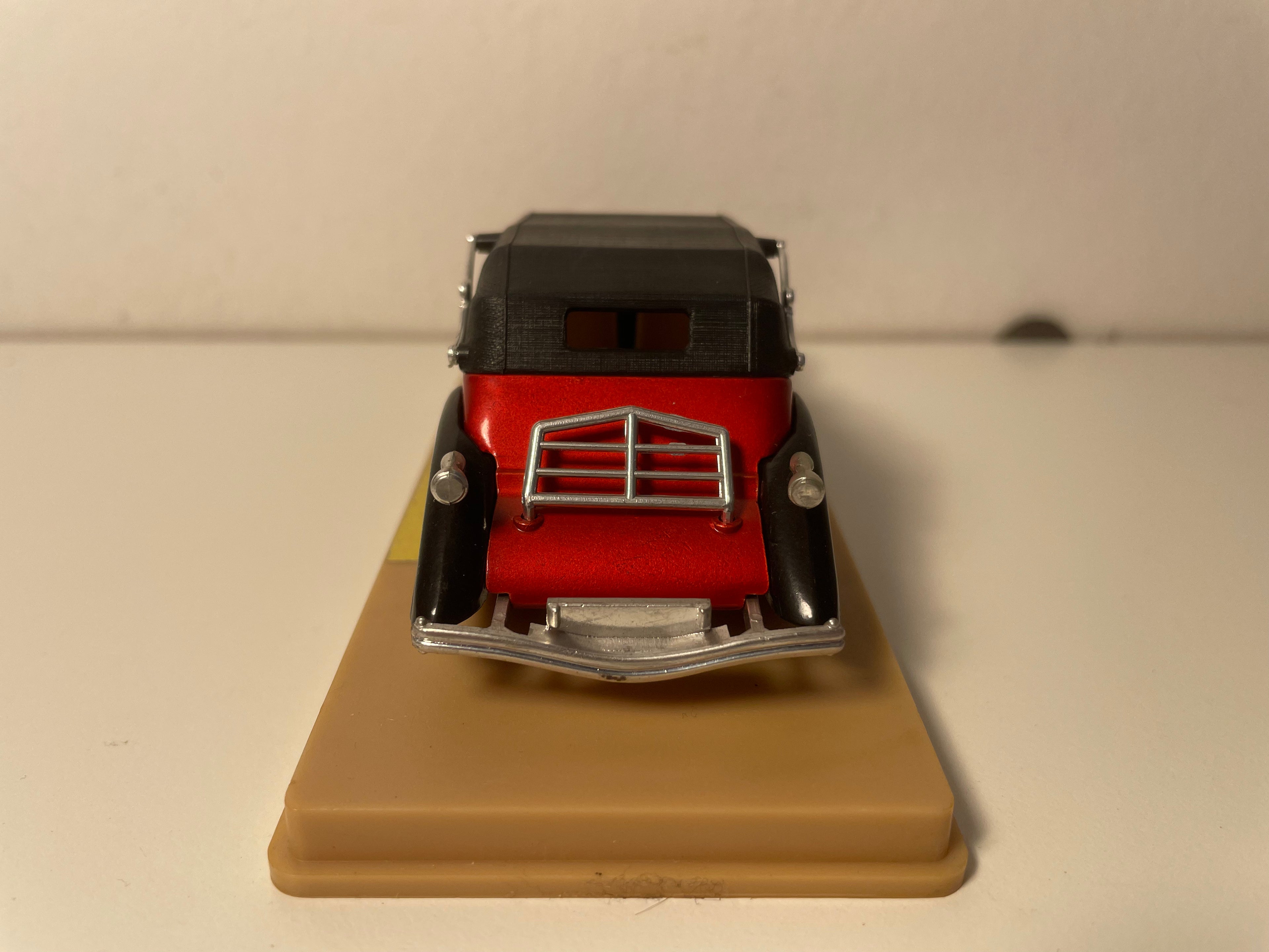 Delage D8 120 rouge et capote noire de 1939 - Solido