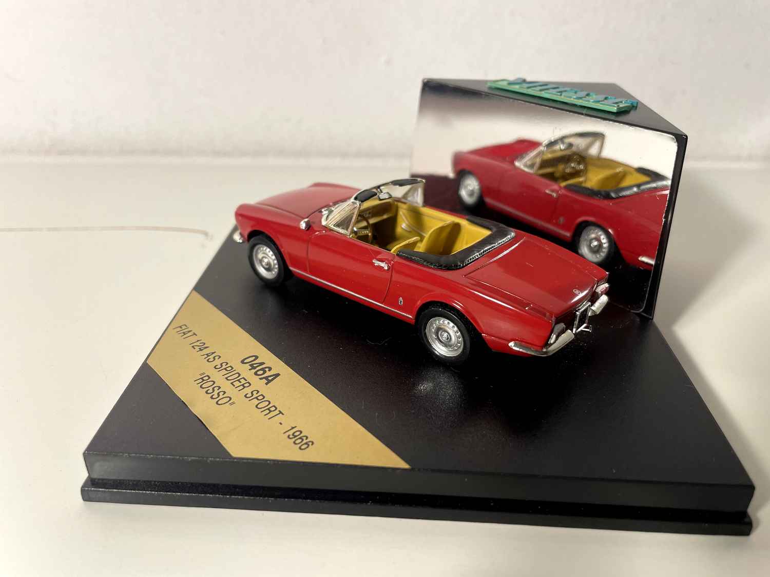 Fiat 124 AS Spider Sport rouge foncée de 1966 - Vitesse référence 046A