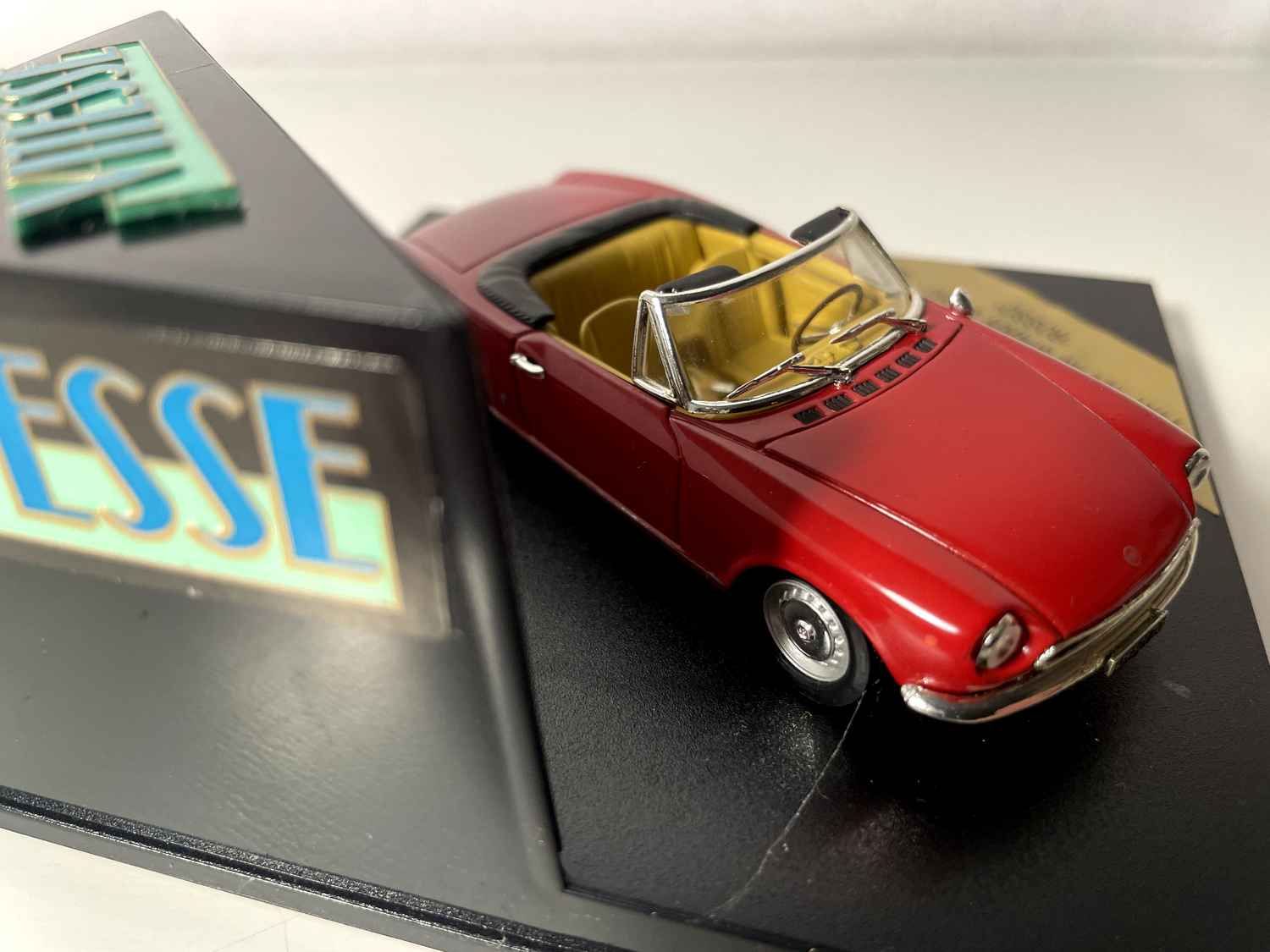 Fiat 124 AS Spider Sport rouge foncée de 1966 - Vitesse référence 046A