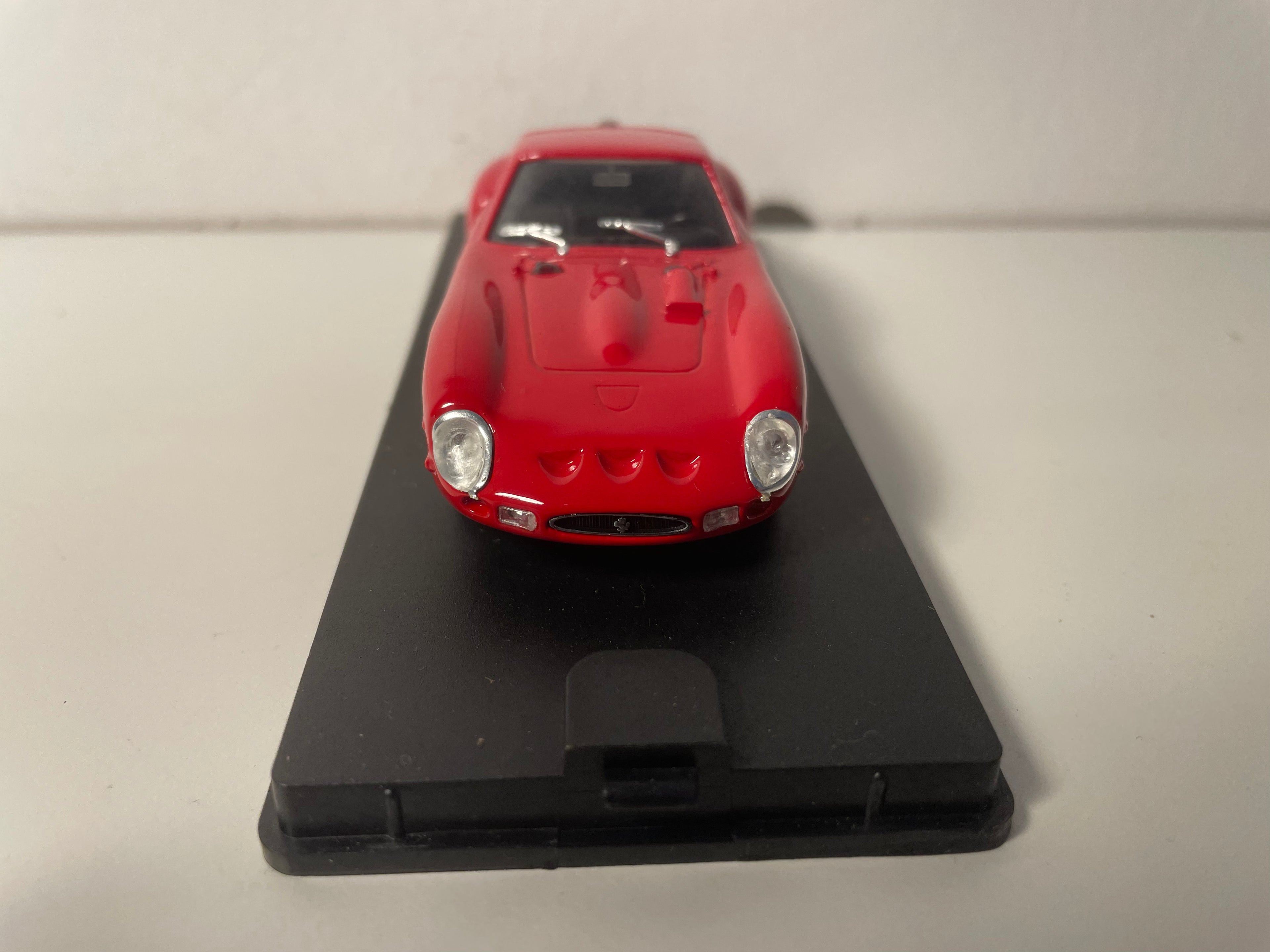 Ferrari 250 GTO vermelho - VEREM