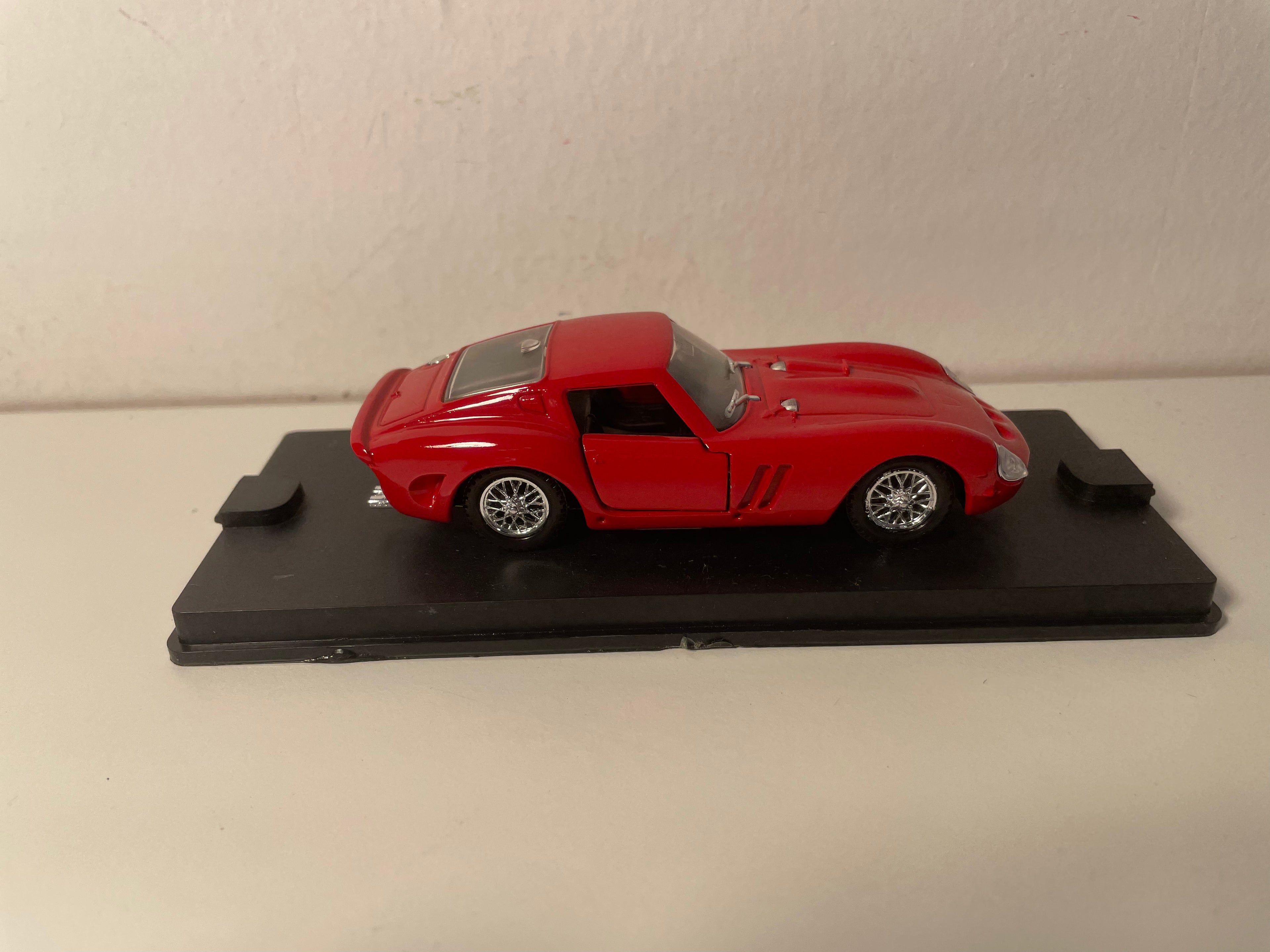 Ferrari 250 GTO vermelho - VEREM