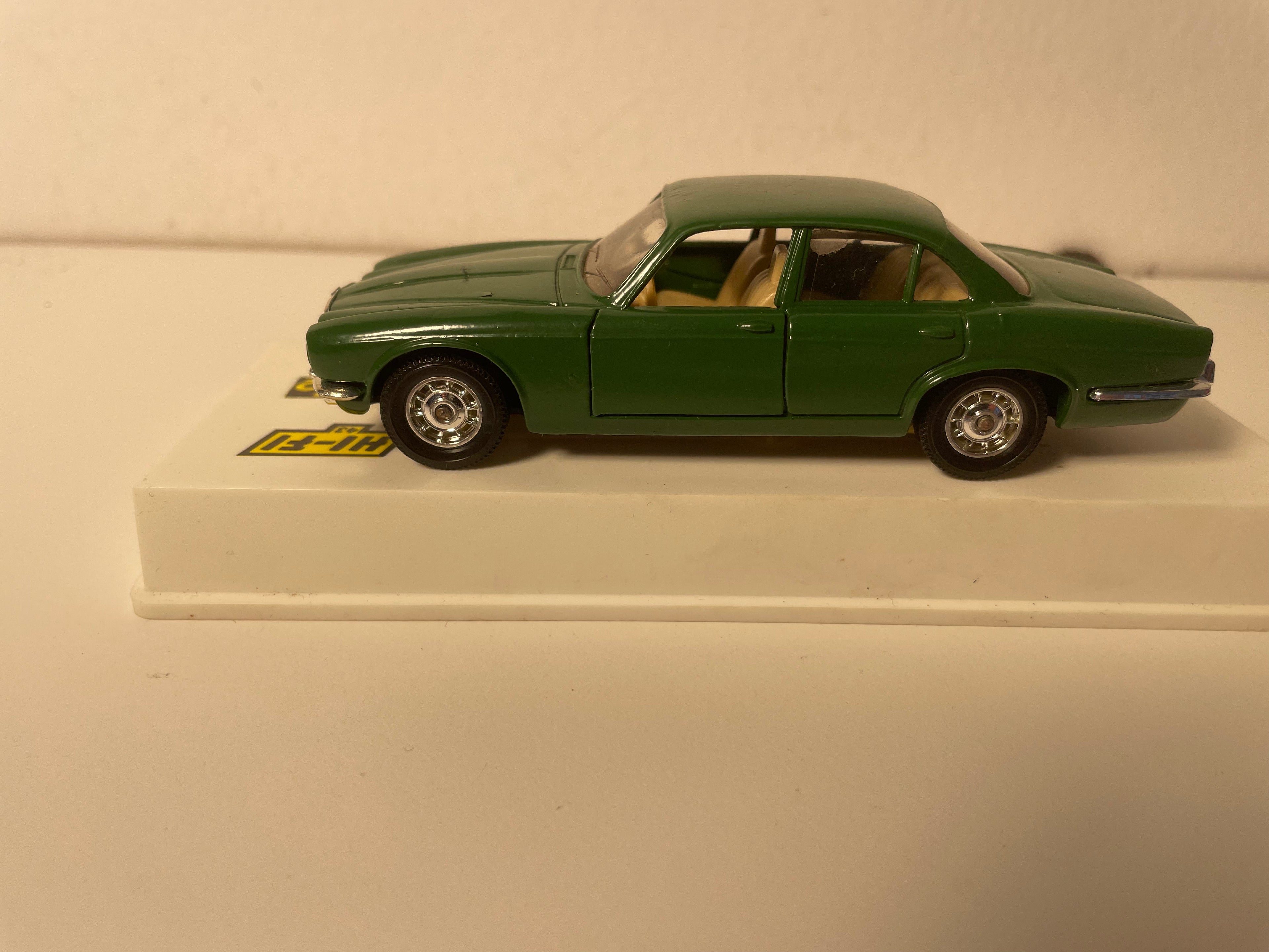 Jaguar XJ12 zielony - Solido numer 1501