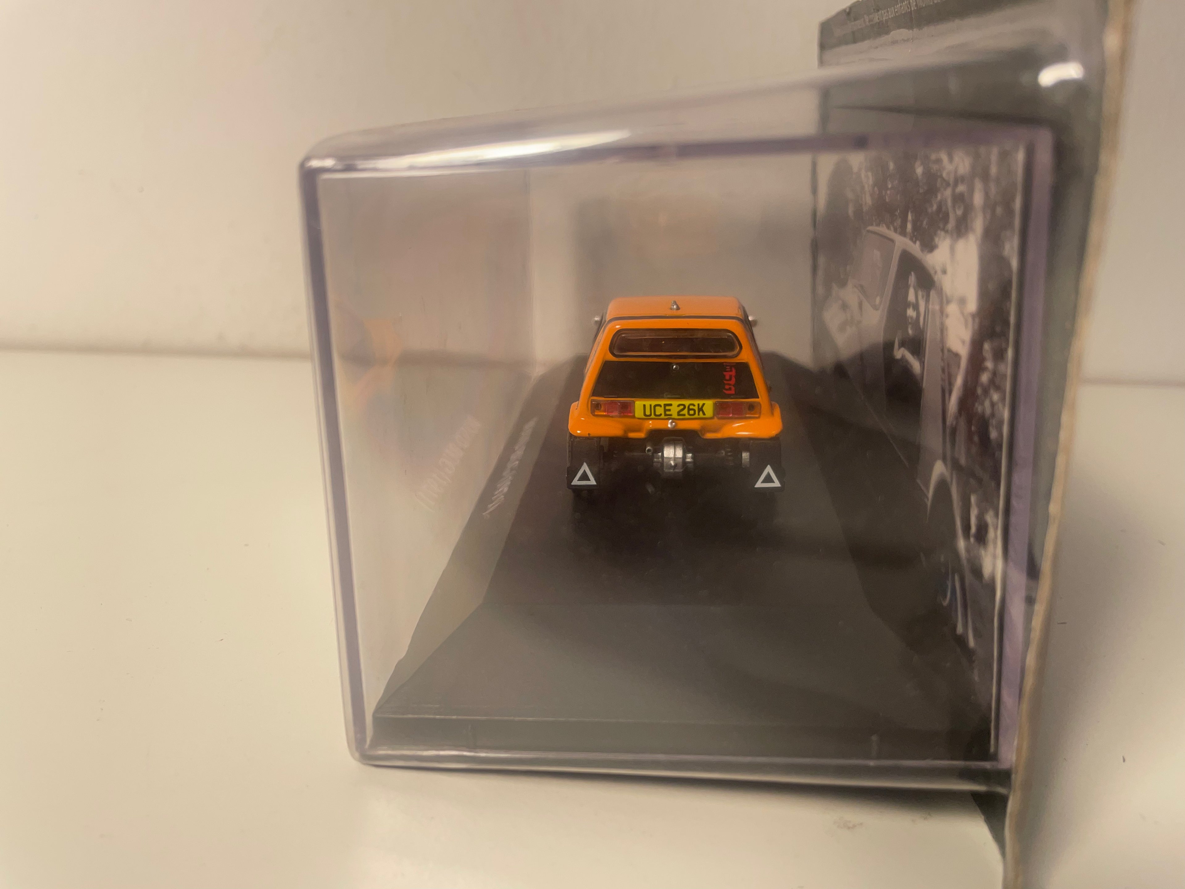 Micro-coche Bond Bug naranja de 1971 - coche inglés