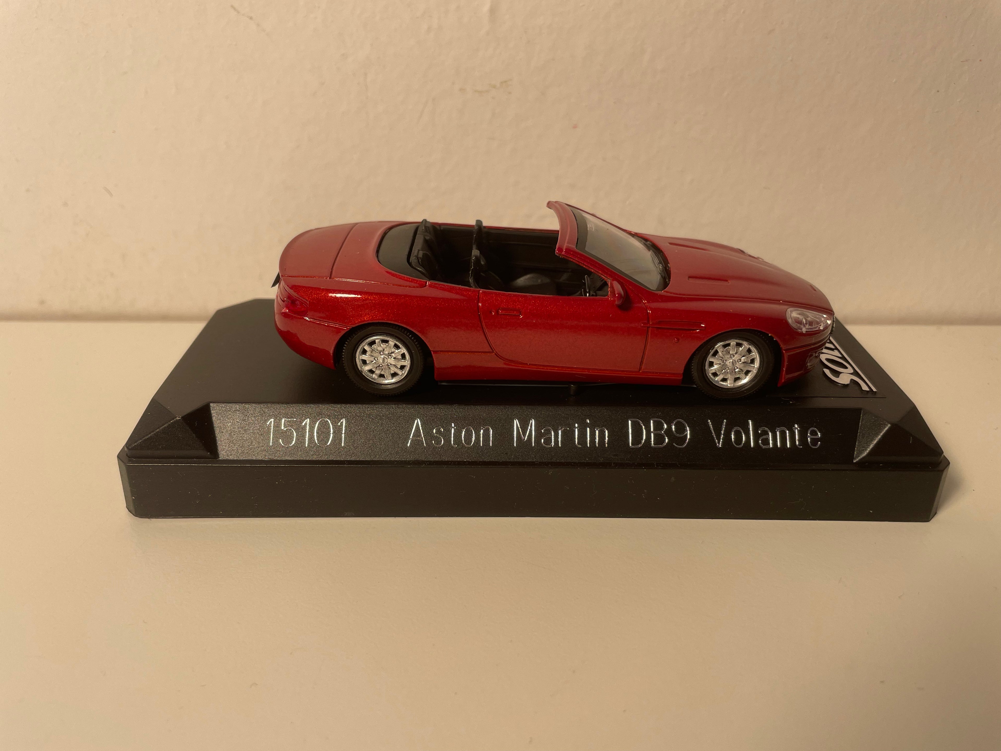 Aston Martin DB9 Volante rout (Solido Referenz 15101)