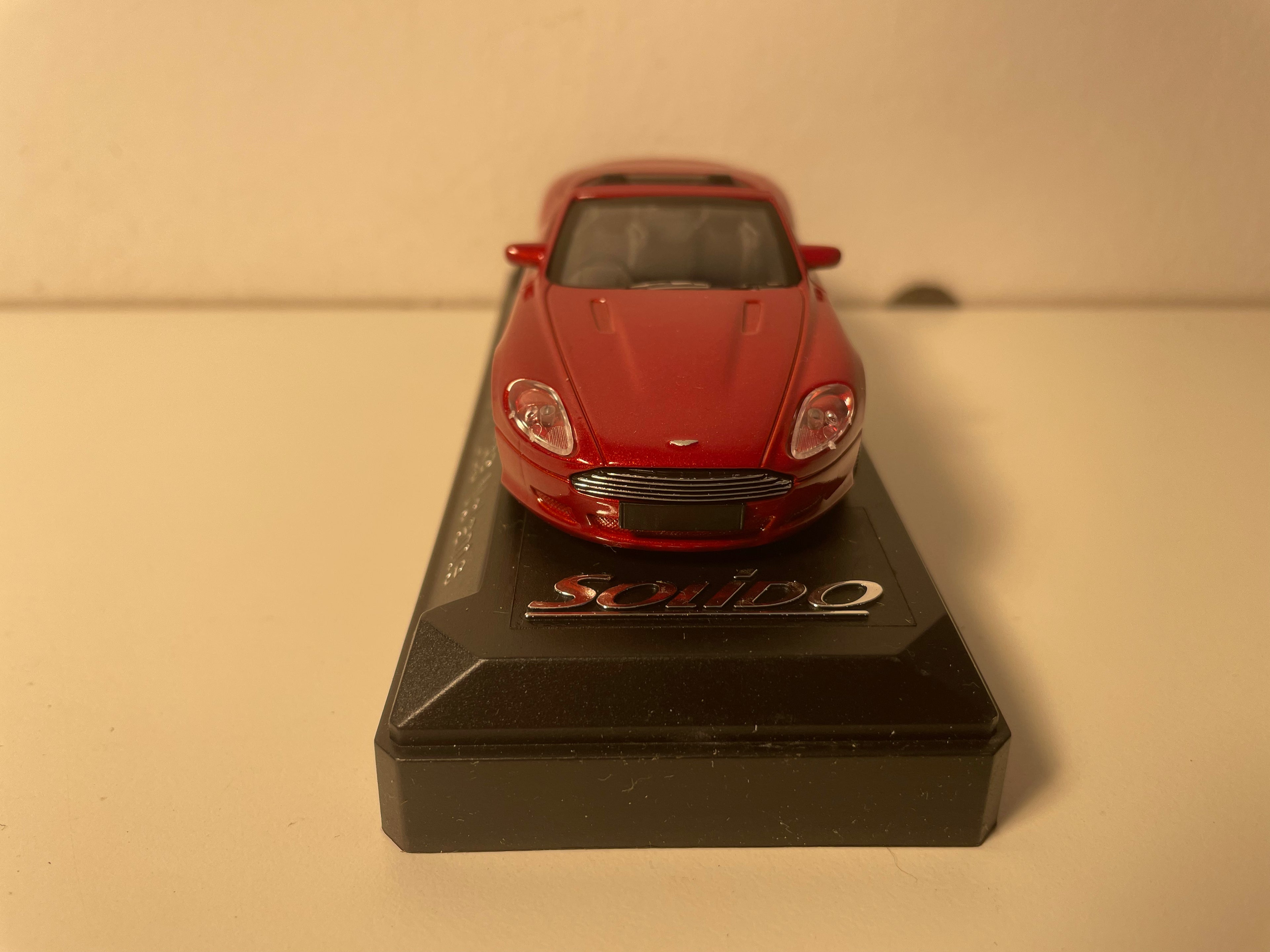 Aston Martin DB9 Volante rout (Solido Referenz 15101)