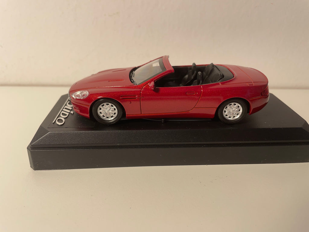 Aston Martin DB9 Volante vermelho (referência Solido 15101)