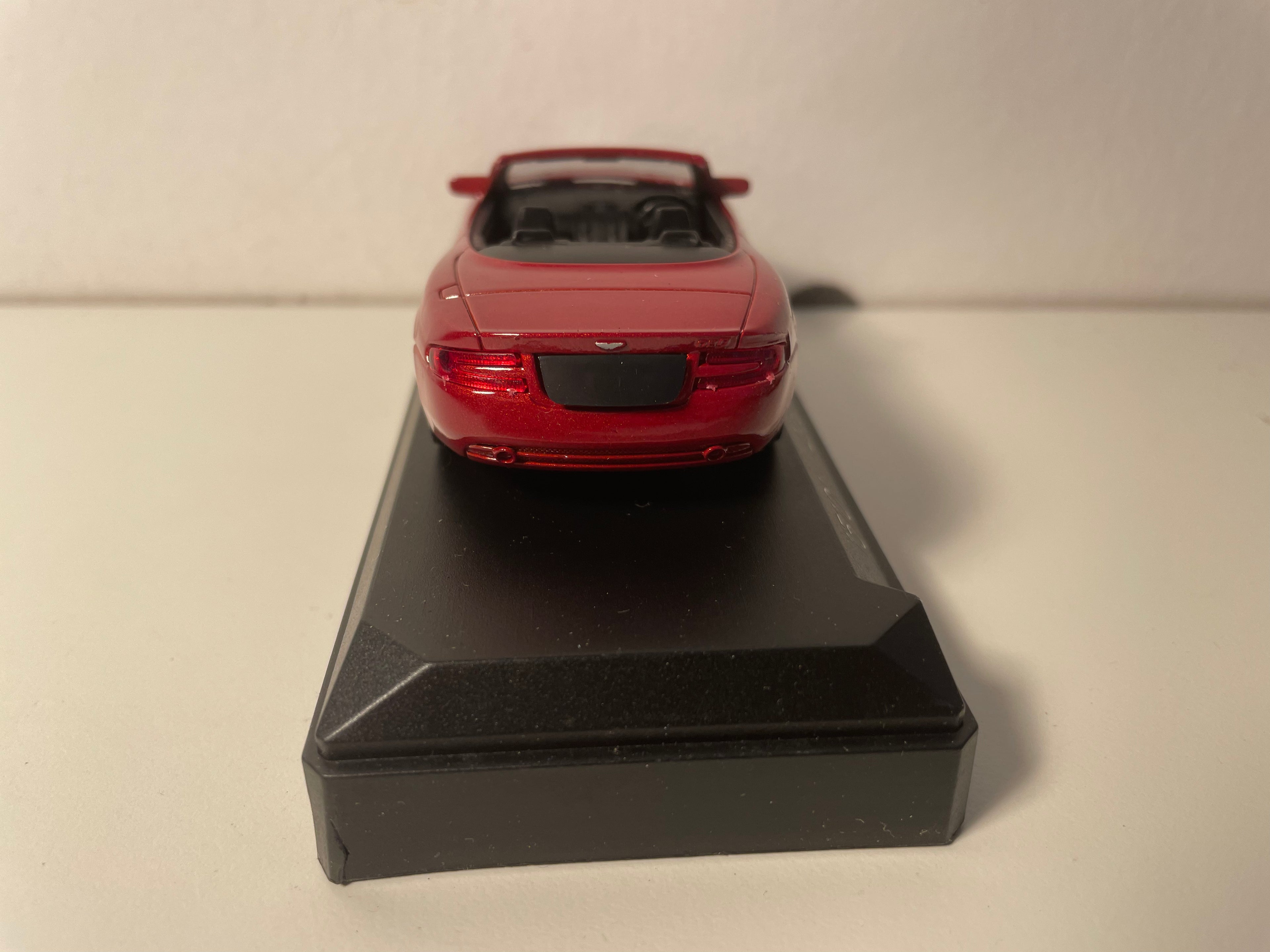Aston Martin DB9 Volante rout (Solido Referenz 15101)