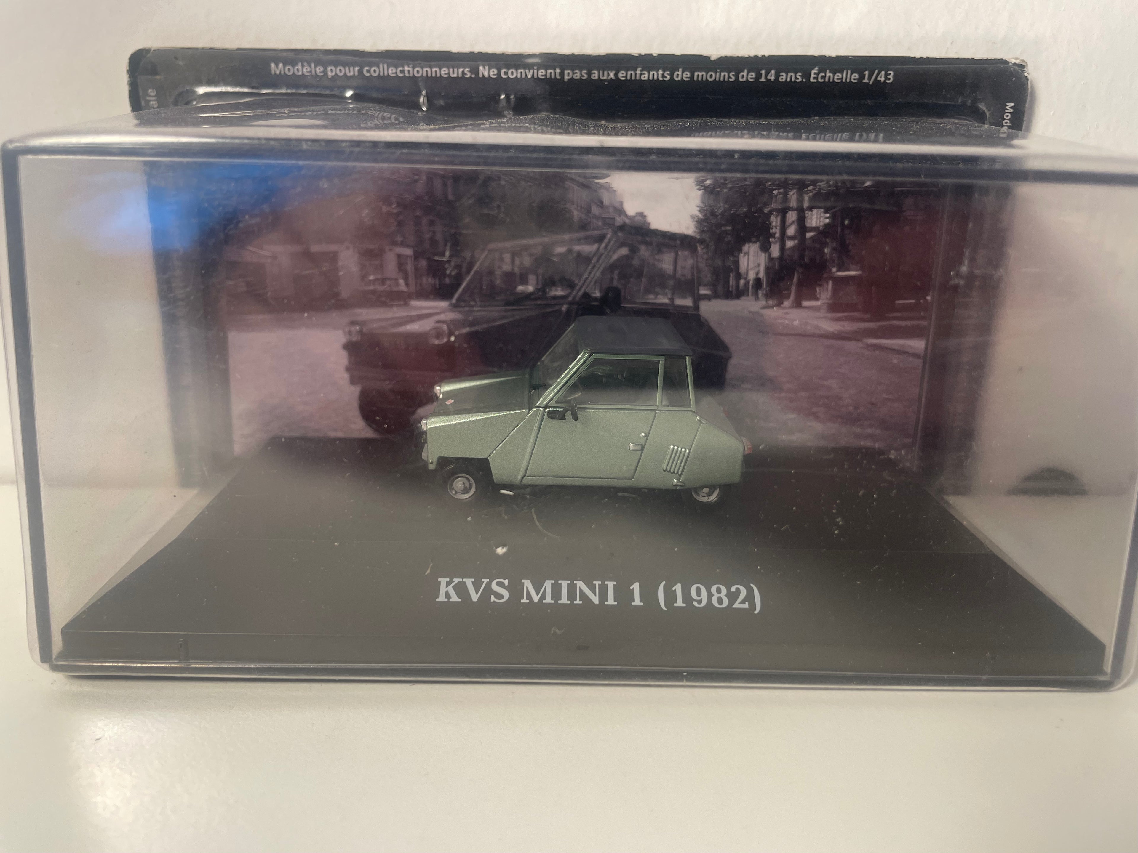 Micro coche antiguo KVS Mini 1 verde con techo negro de 1982 - coche francés
