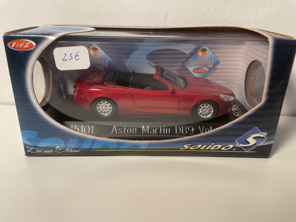 Aston Martin DB9 Volante vermelho (referência Solido 15101)
