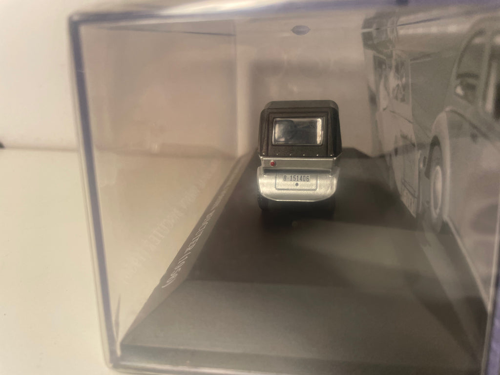 Microcoche Autonacional Voisin Biscuter gris con techo negro de 1956 - coche franco-español