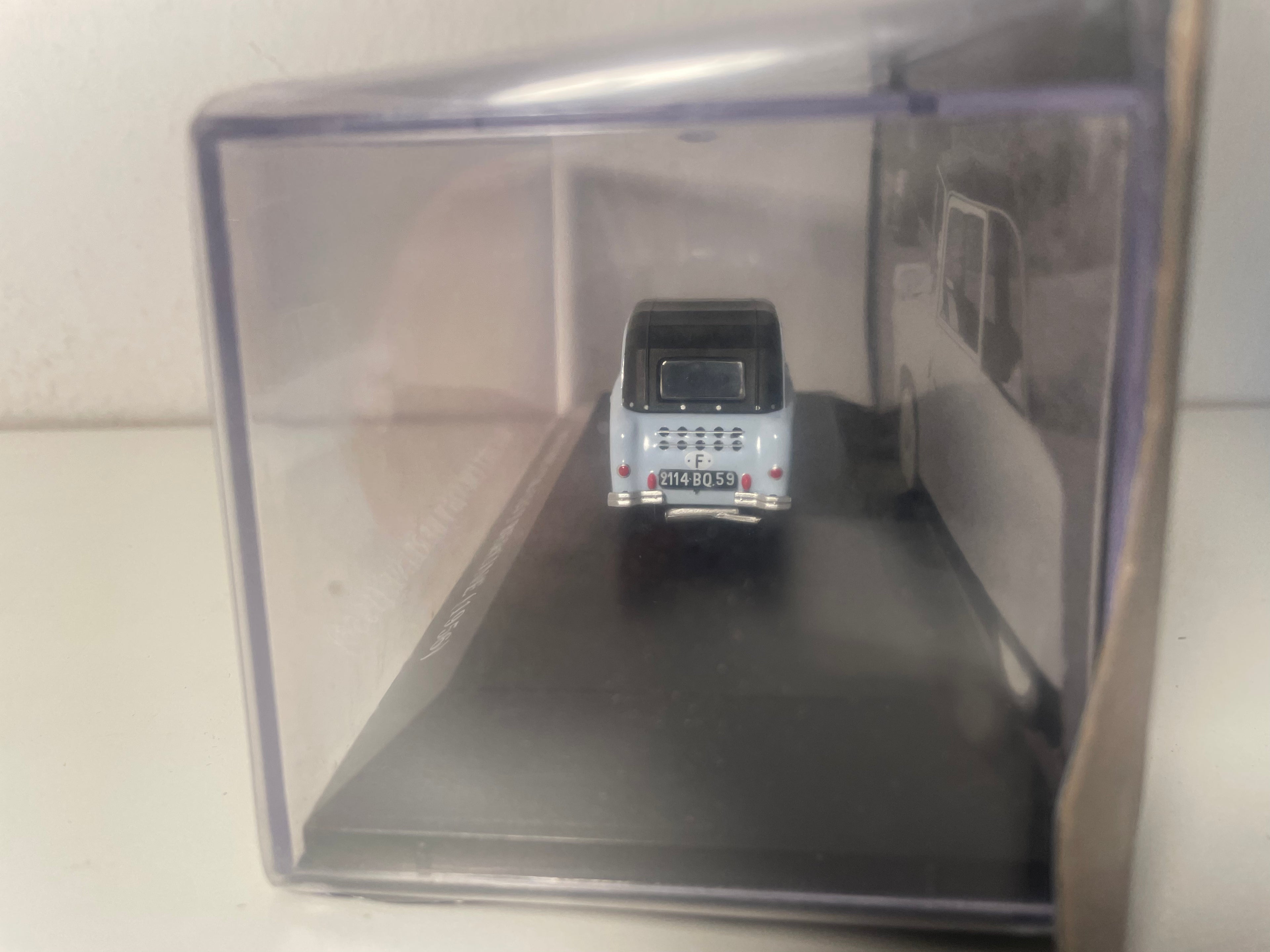 Microcoche Mochet CM-125 Y Berlina azul y techo negro de 1956 - coche francés