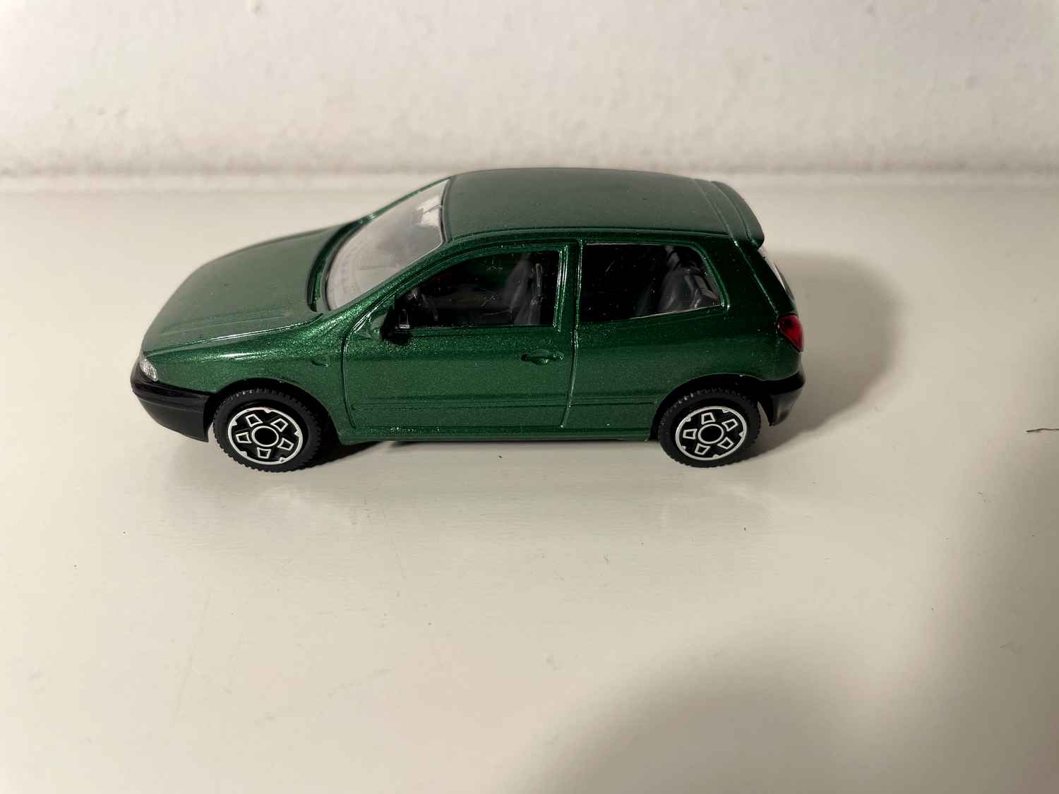 Fiat Bravo verde - Burago código 4145 F