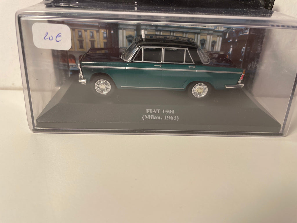 Fiat 1500 gréng mat schwaarze Dach - Taxi zu Mailand (Italien) aus 1963