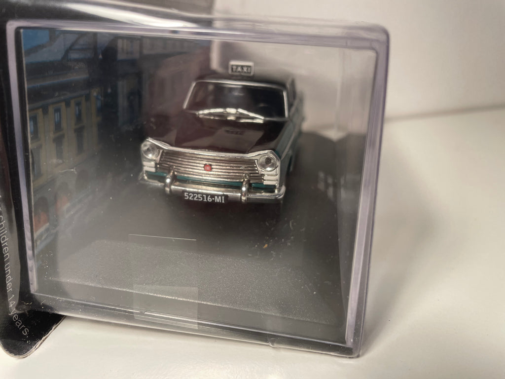 Fiat 1500 gréng mat schwaarze Dach - Taxi zu Mailand (Italien) aus 1963