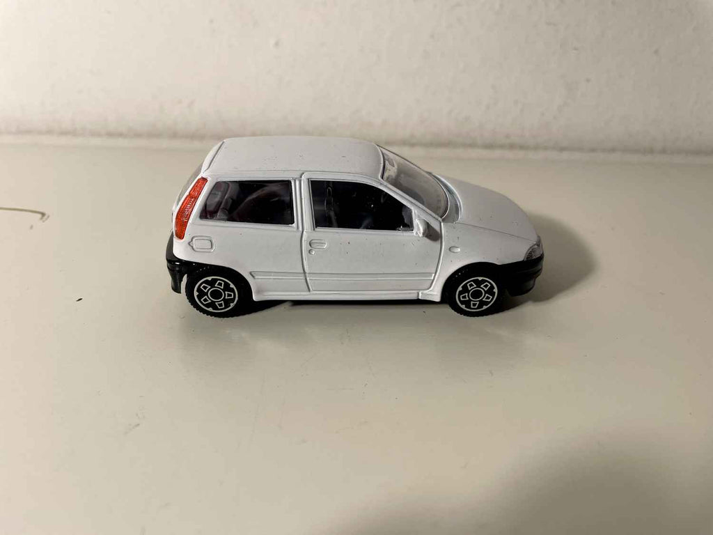 Fiat Punto biała - kod Burago 4100 P