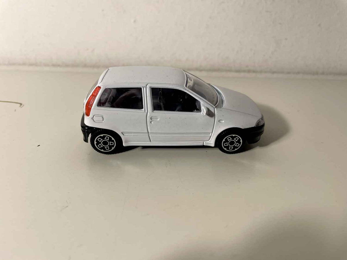 Fiat Punto biała - kod Burago 4100 P